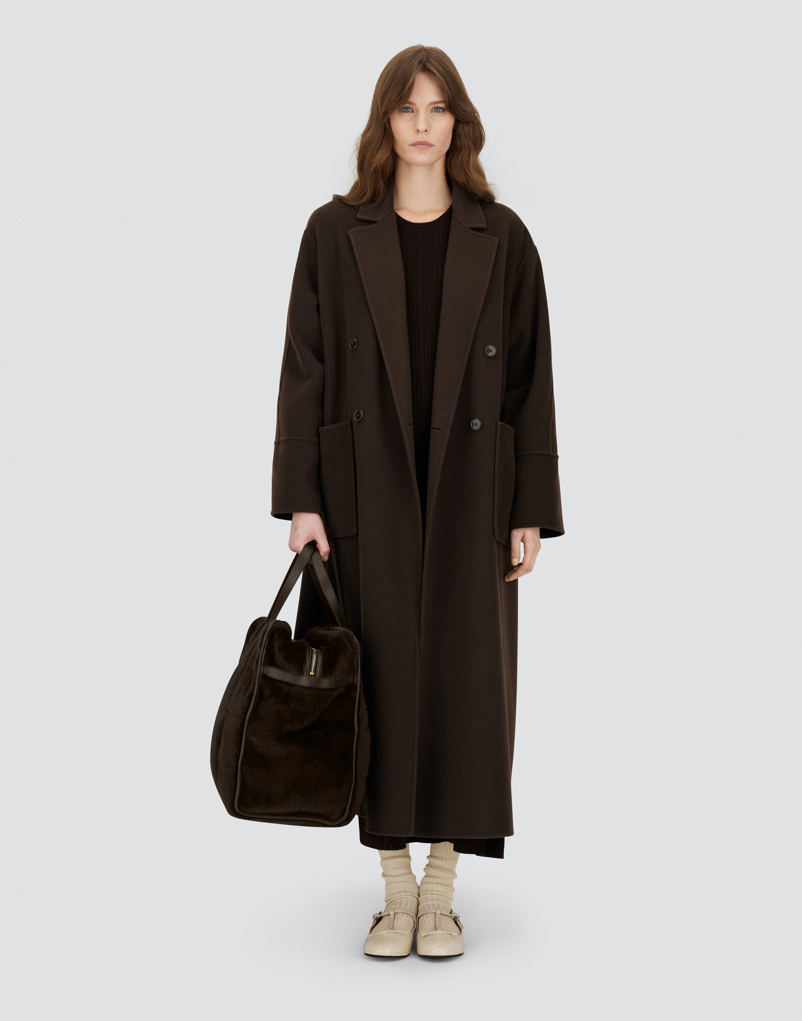 COAT IN NEW MODERN WOOL