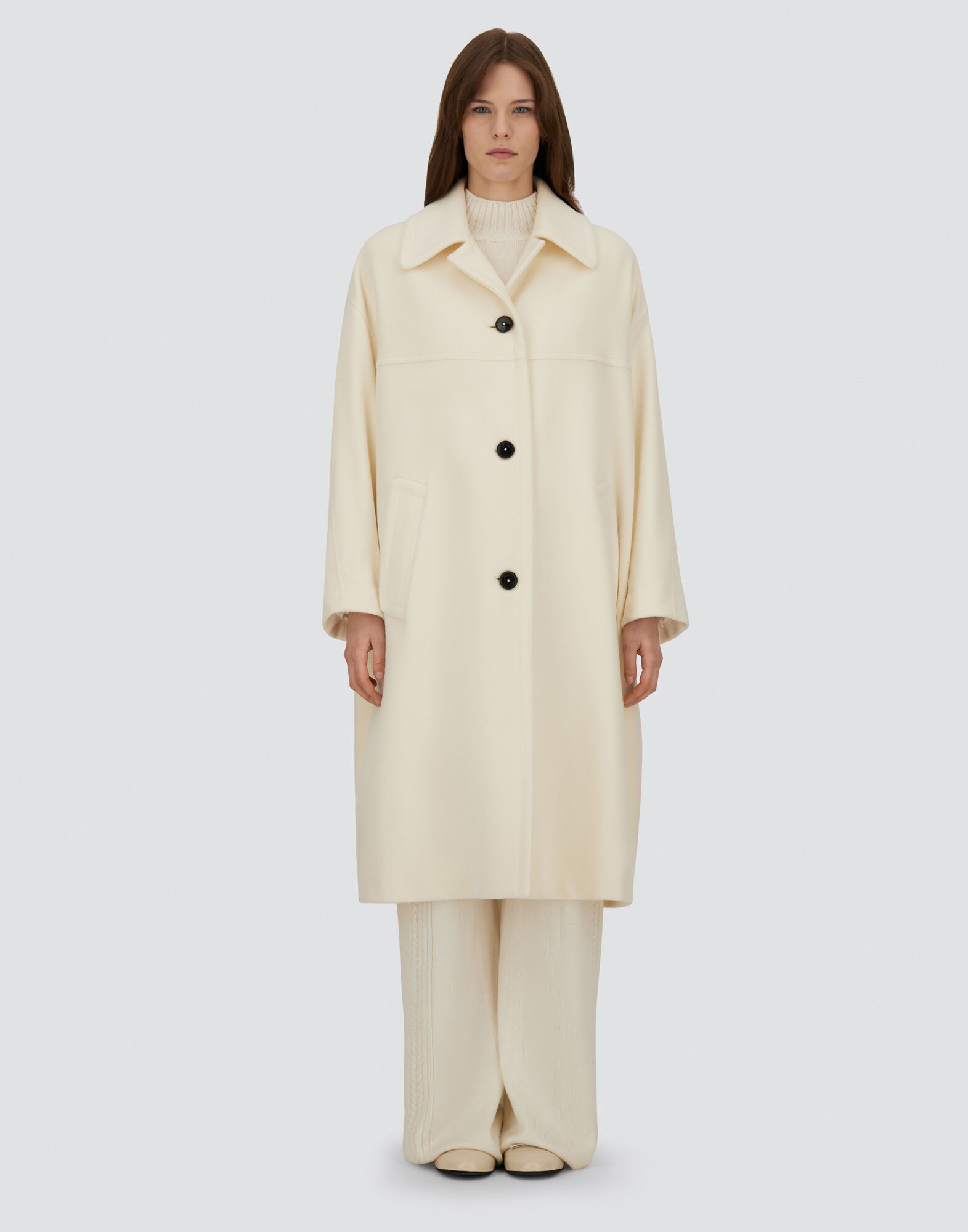 COAT IN LUXURY WOOL