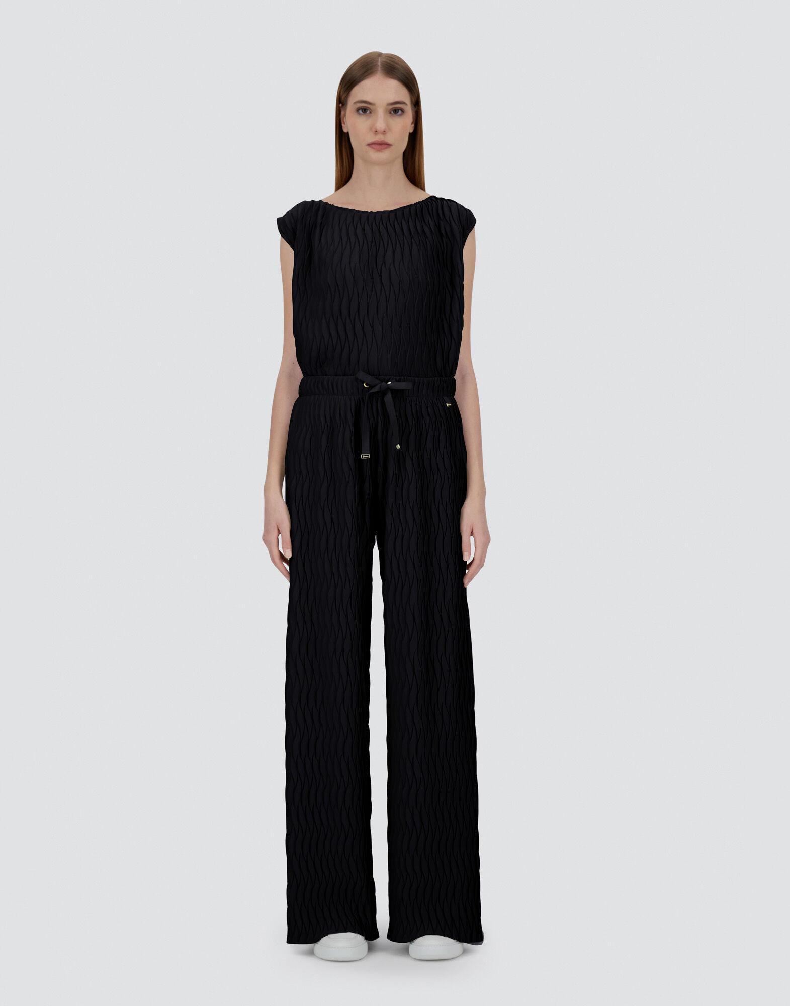 TROUSERS IN WRINKLED EFFECT