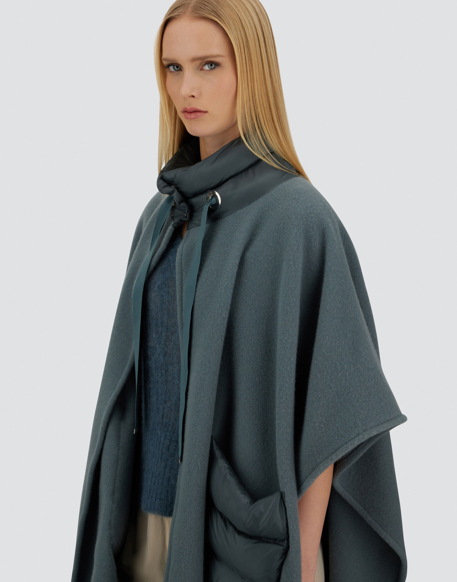 RESORT PONCHO IN WARMY & NYLON ULTRALIGHT