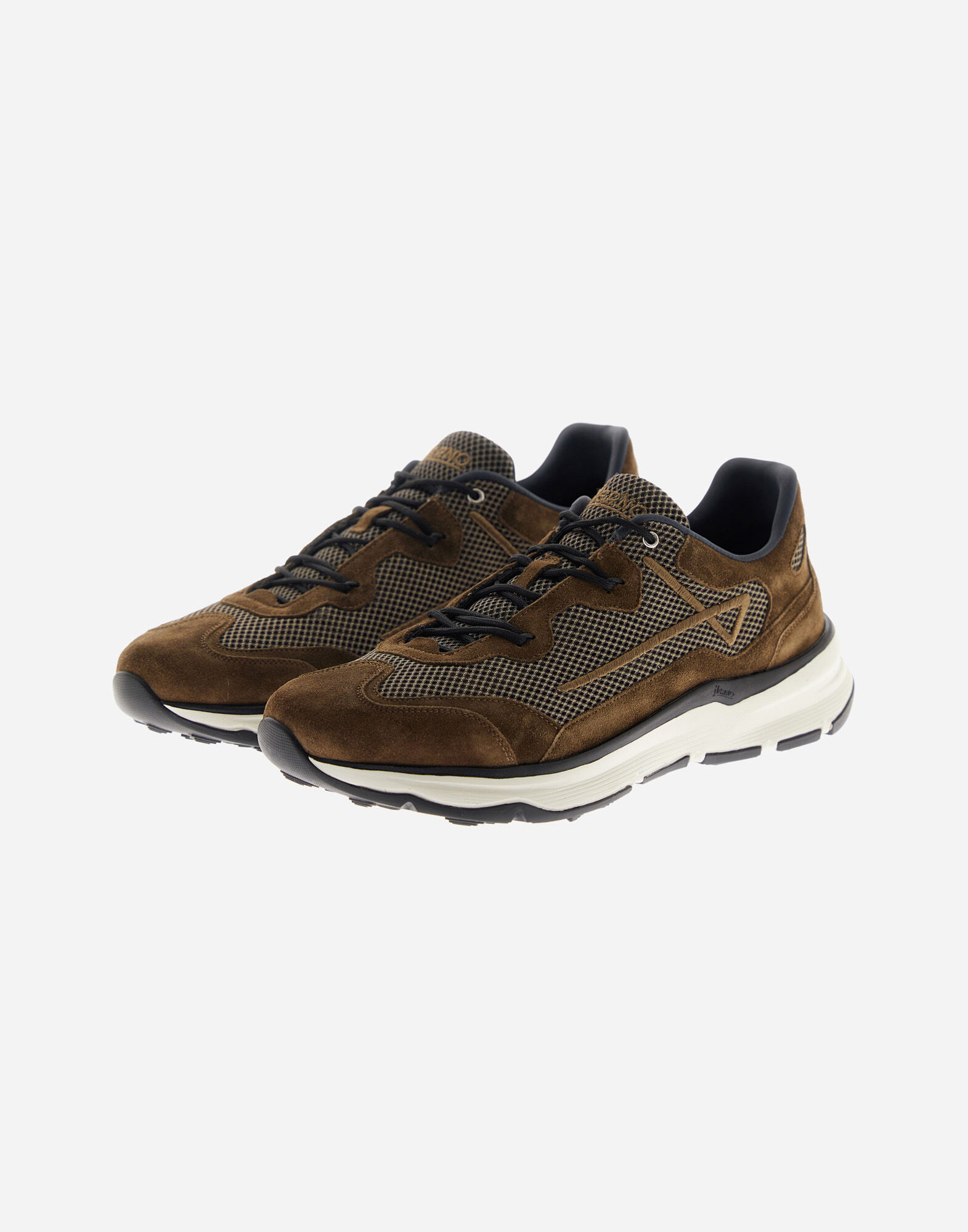 RUNNING TRAINERS IN SUEDE AND MESH