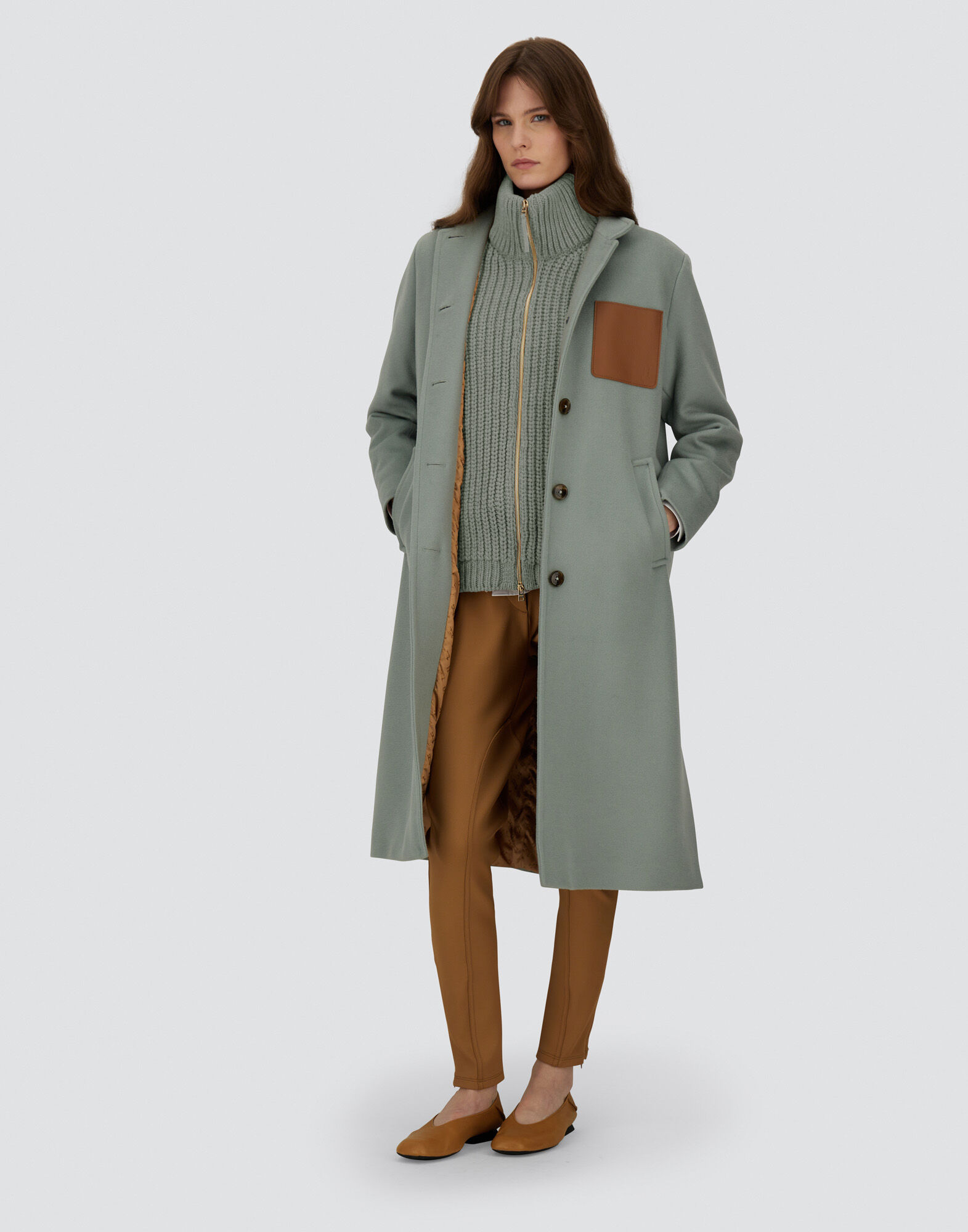 HIGH-NECK COAT IN LUXURY WOOL