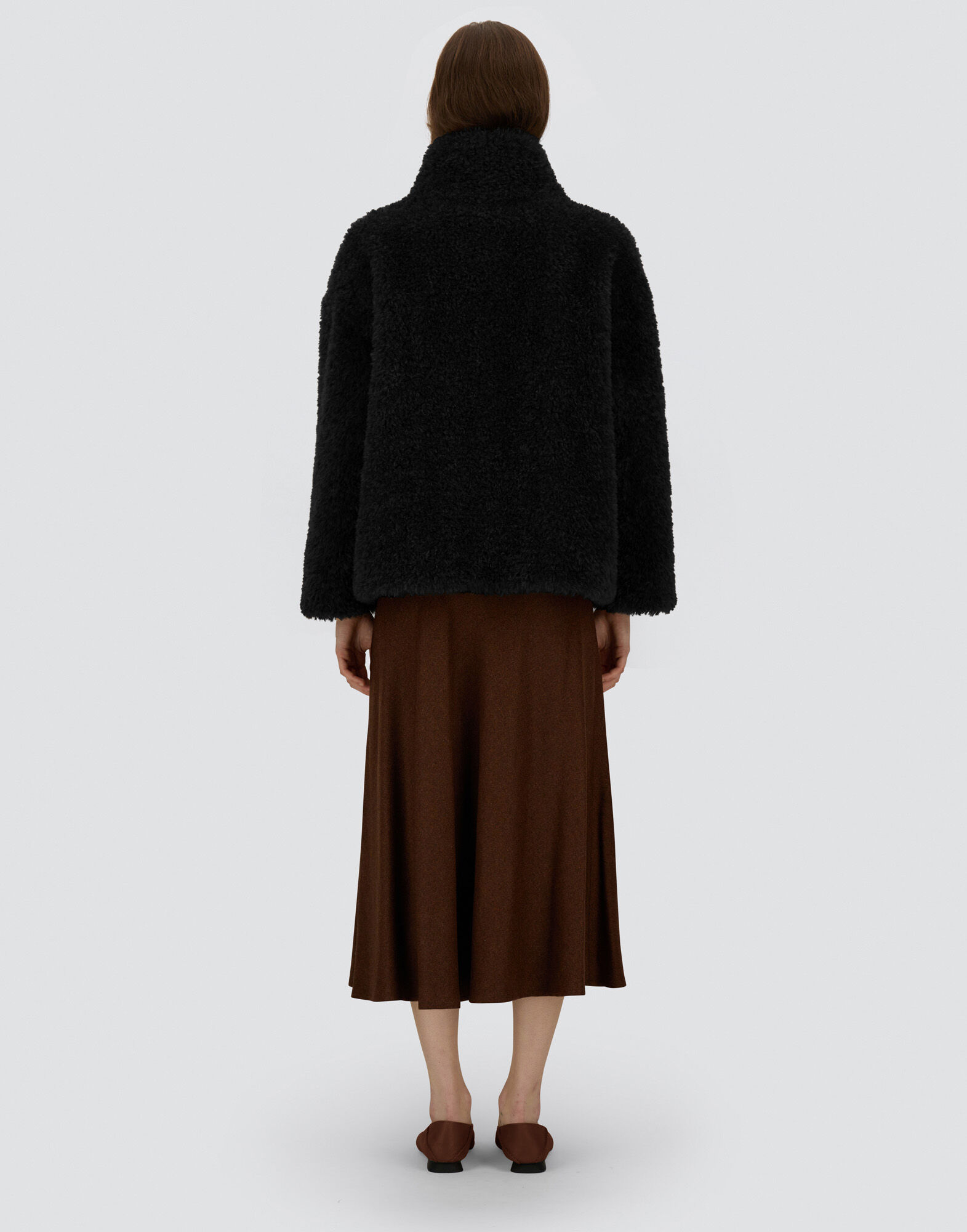 CAPE IN CURLY ALTERNATIVE FUR