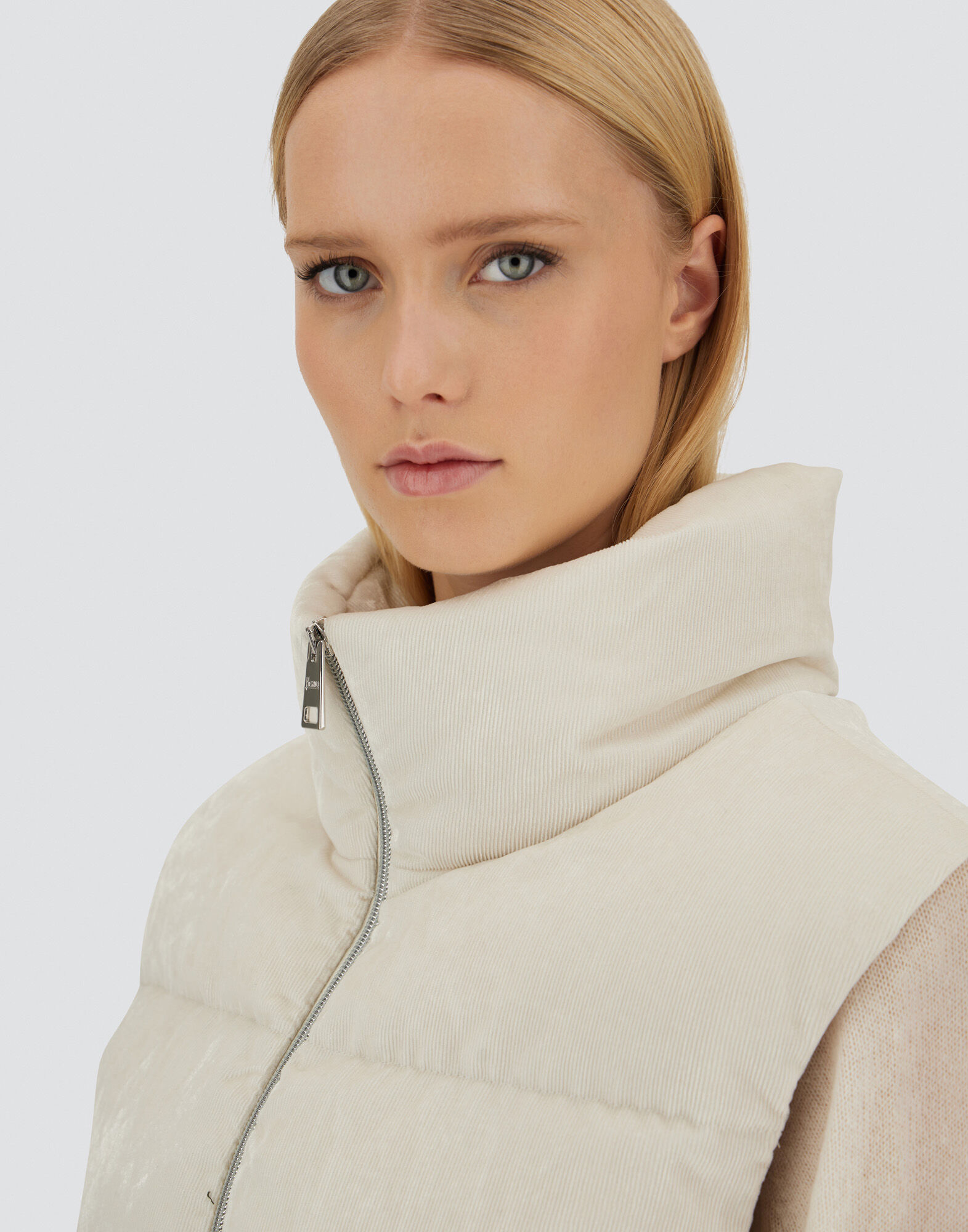 RESORT VEST IN BRIGHT CORDUROY