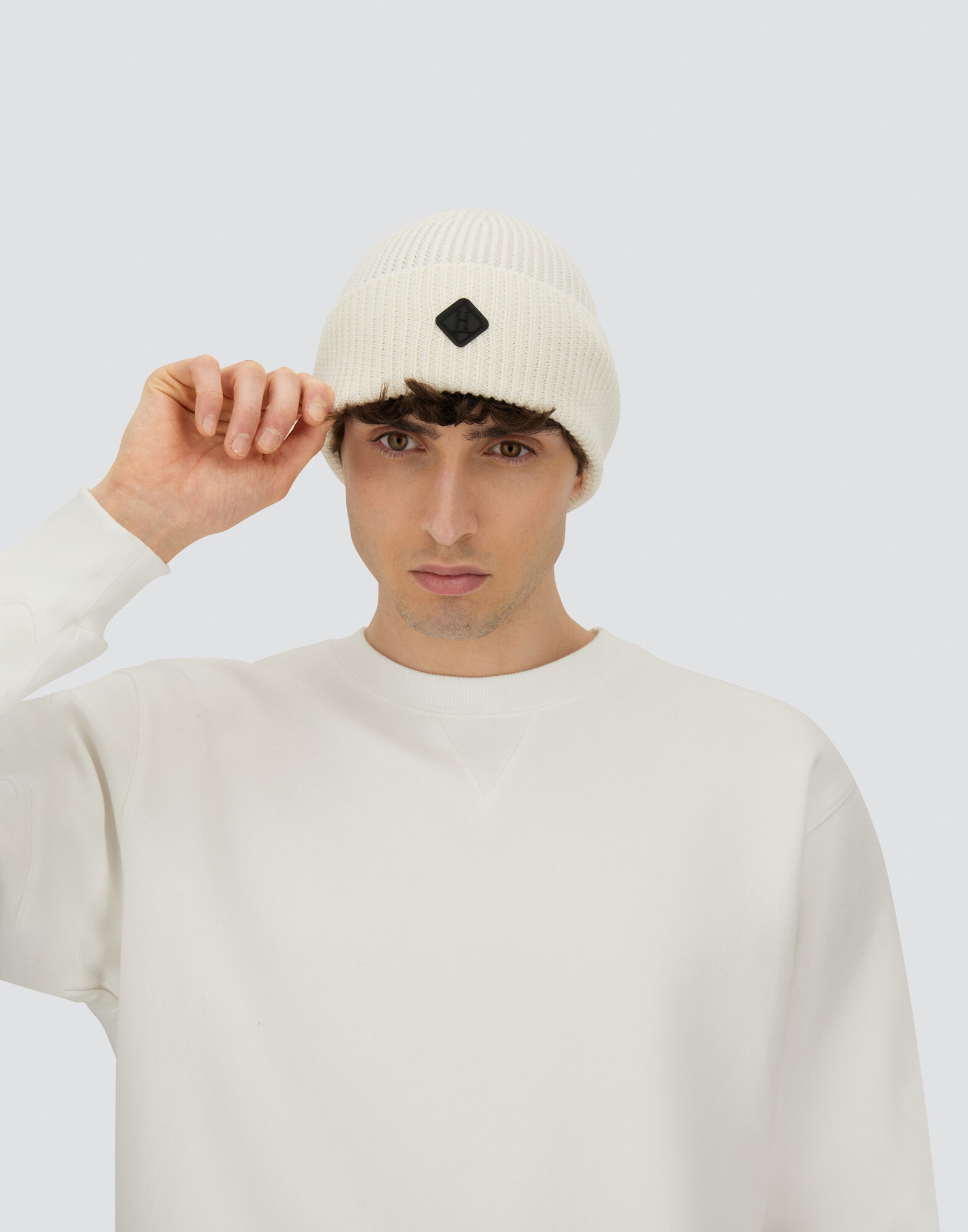 BEANIE IN RIBBED MERINO WOOL