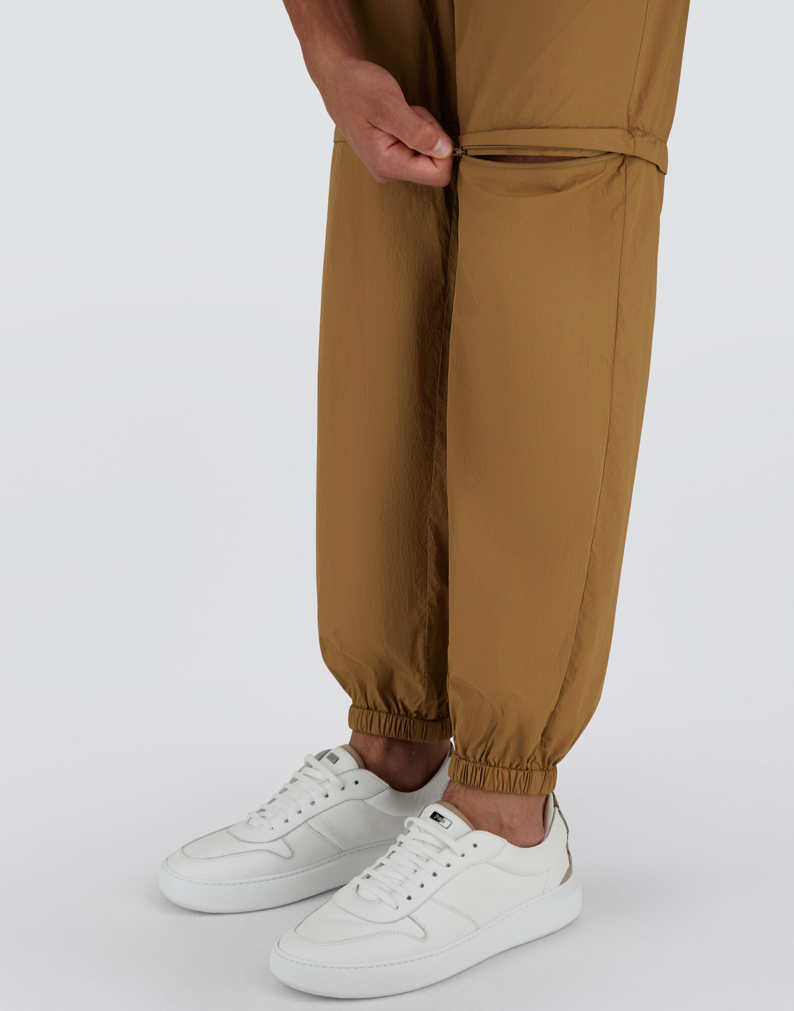 TROUSERS IN ULTRALIGHT CREASE