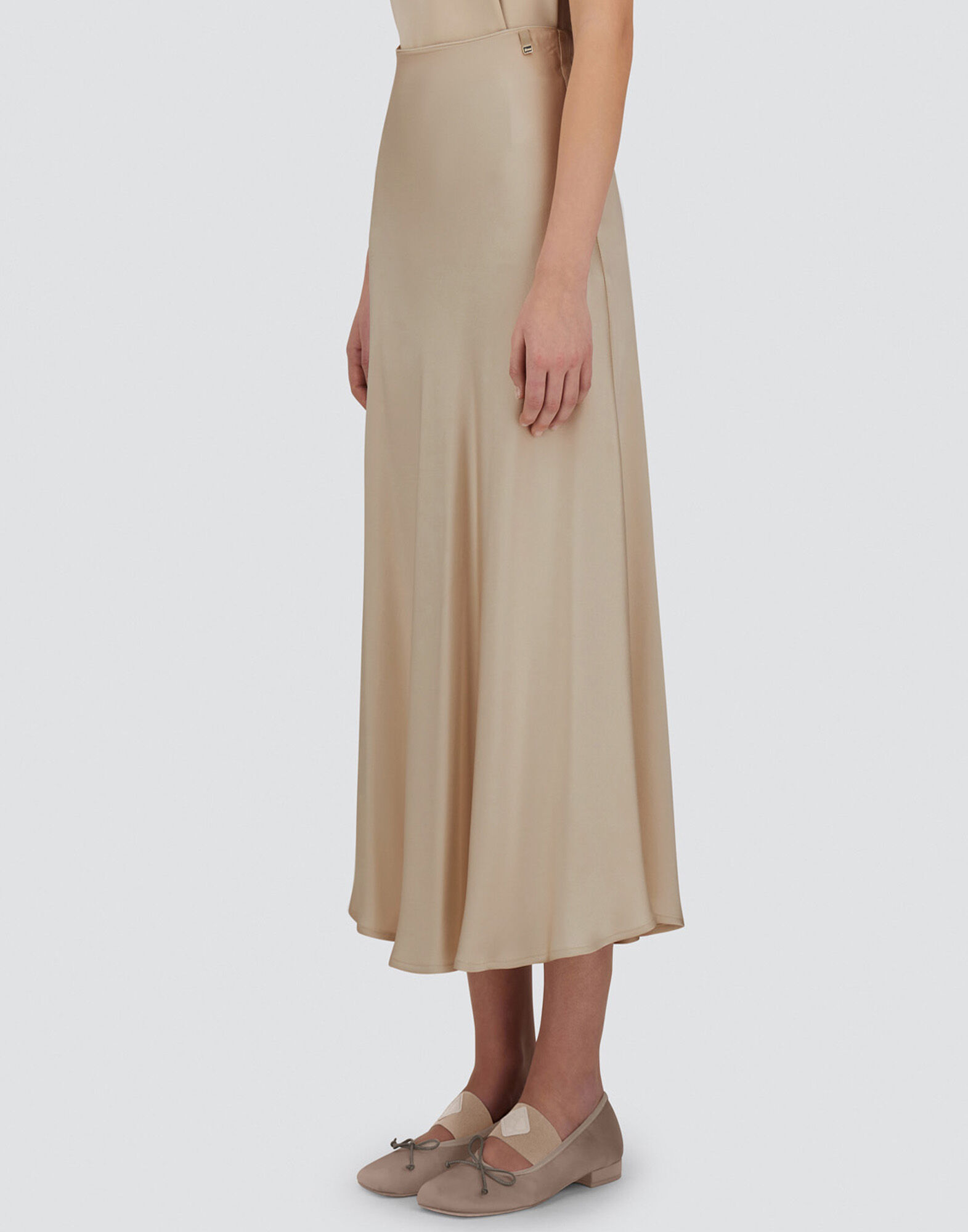 RESORT SKIRT IN ENVERS SATIN