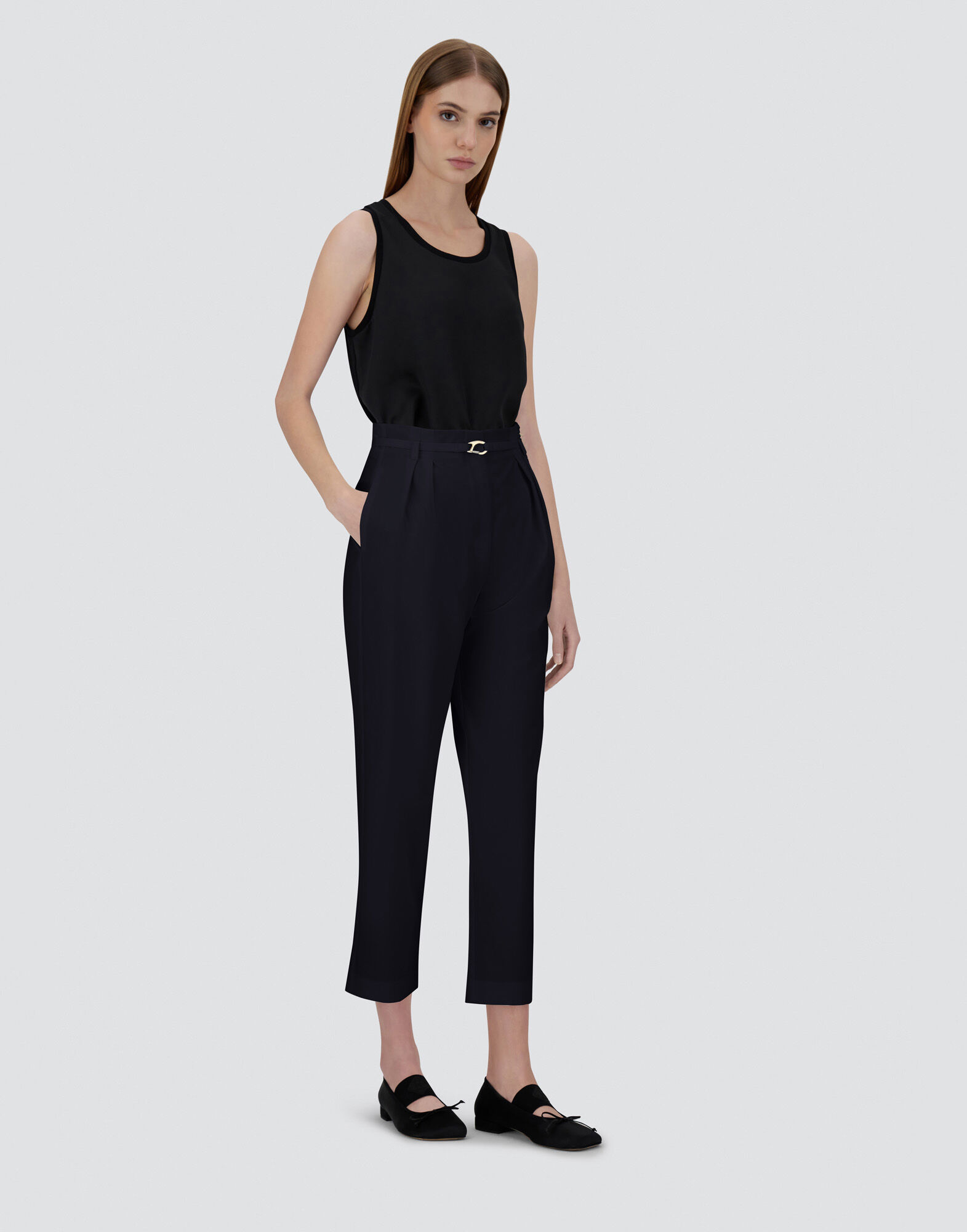 TROUSERS IN STRUCTURED NYLON