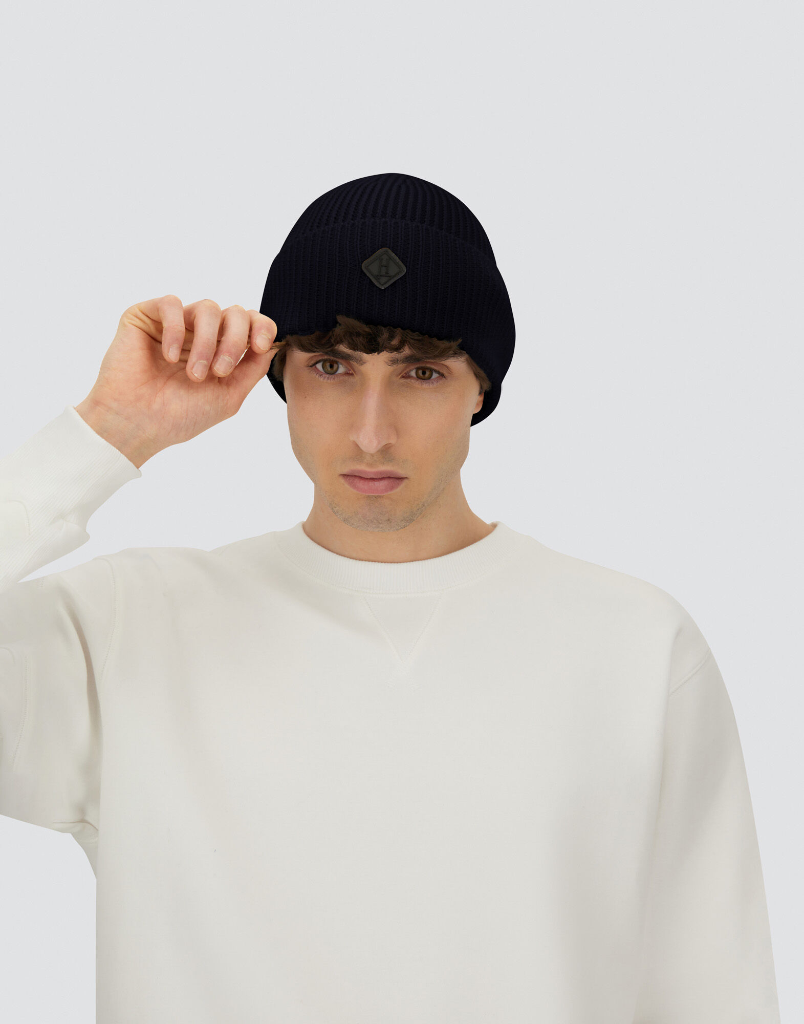 BEANIE IN RIBBED MERINO WOOL