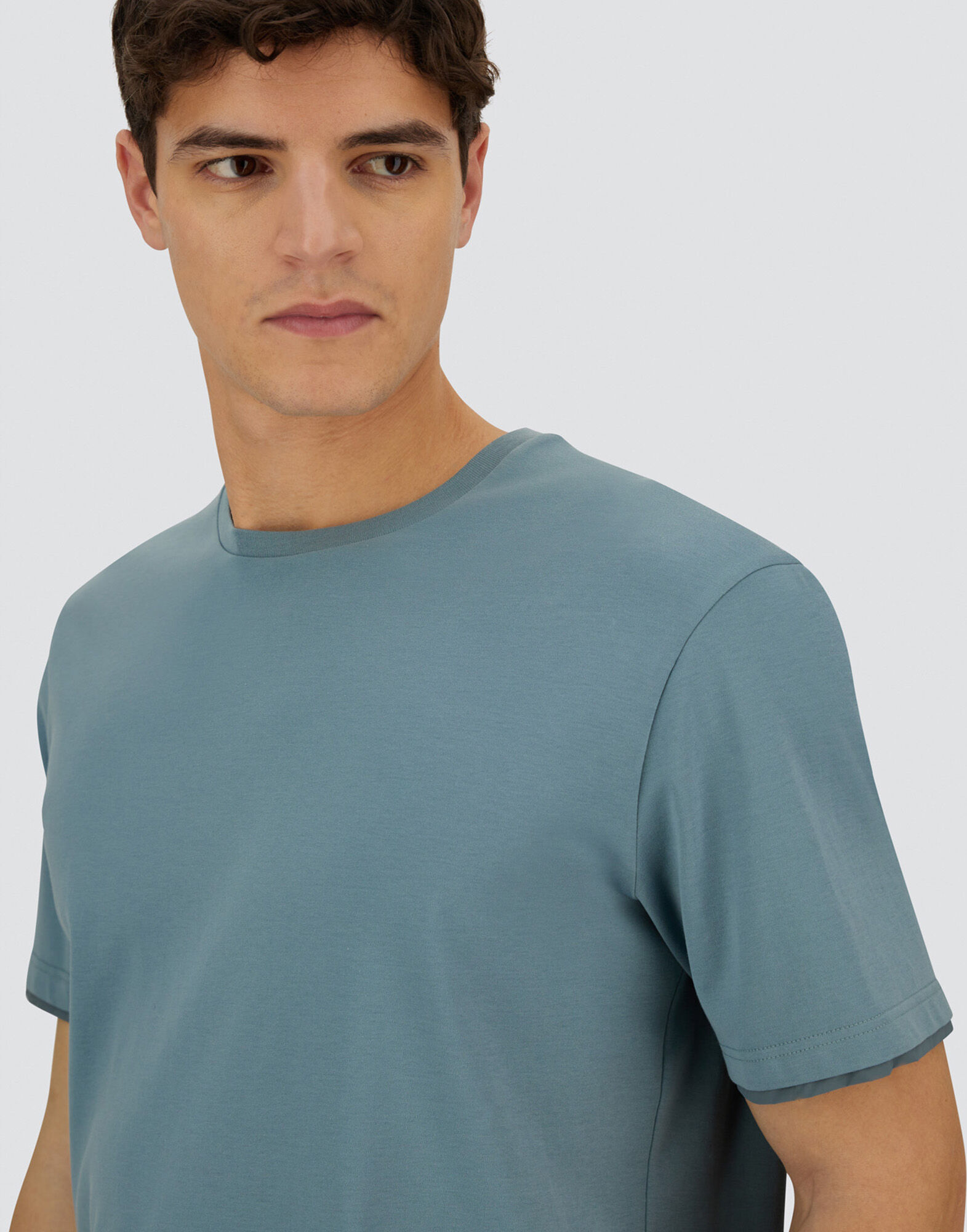 RESORT T-SHIRT IN BASIC COTTON & LIGHT STRETCH NYLON