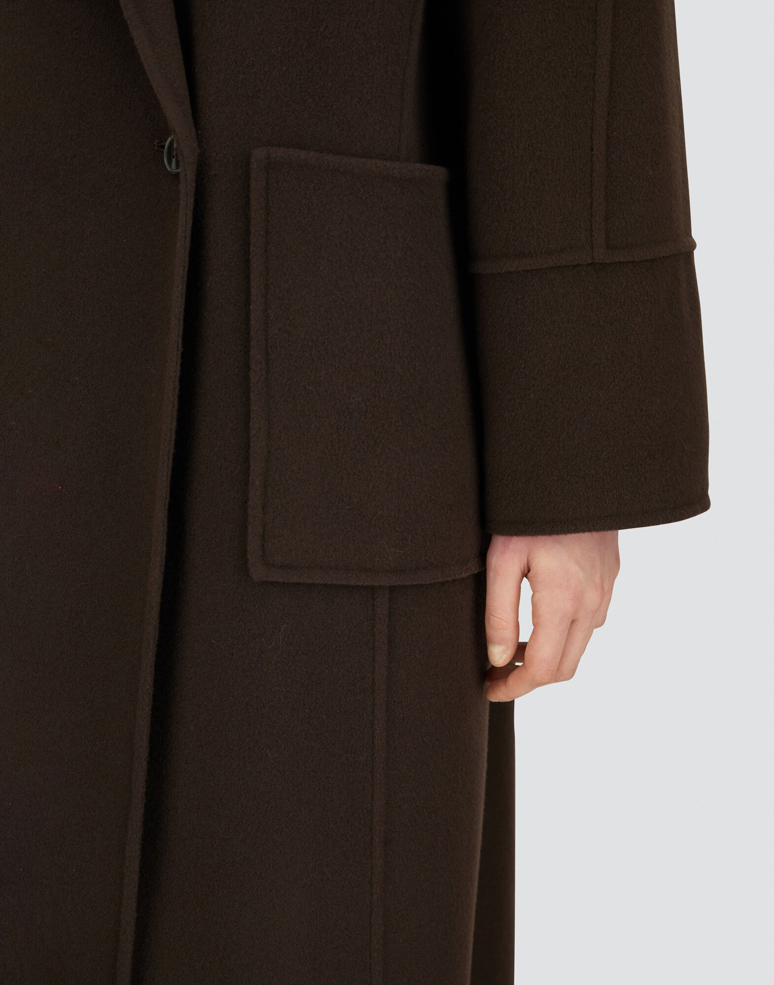 COAT IN NEW MODERN WOOL