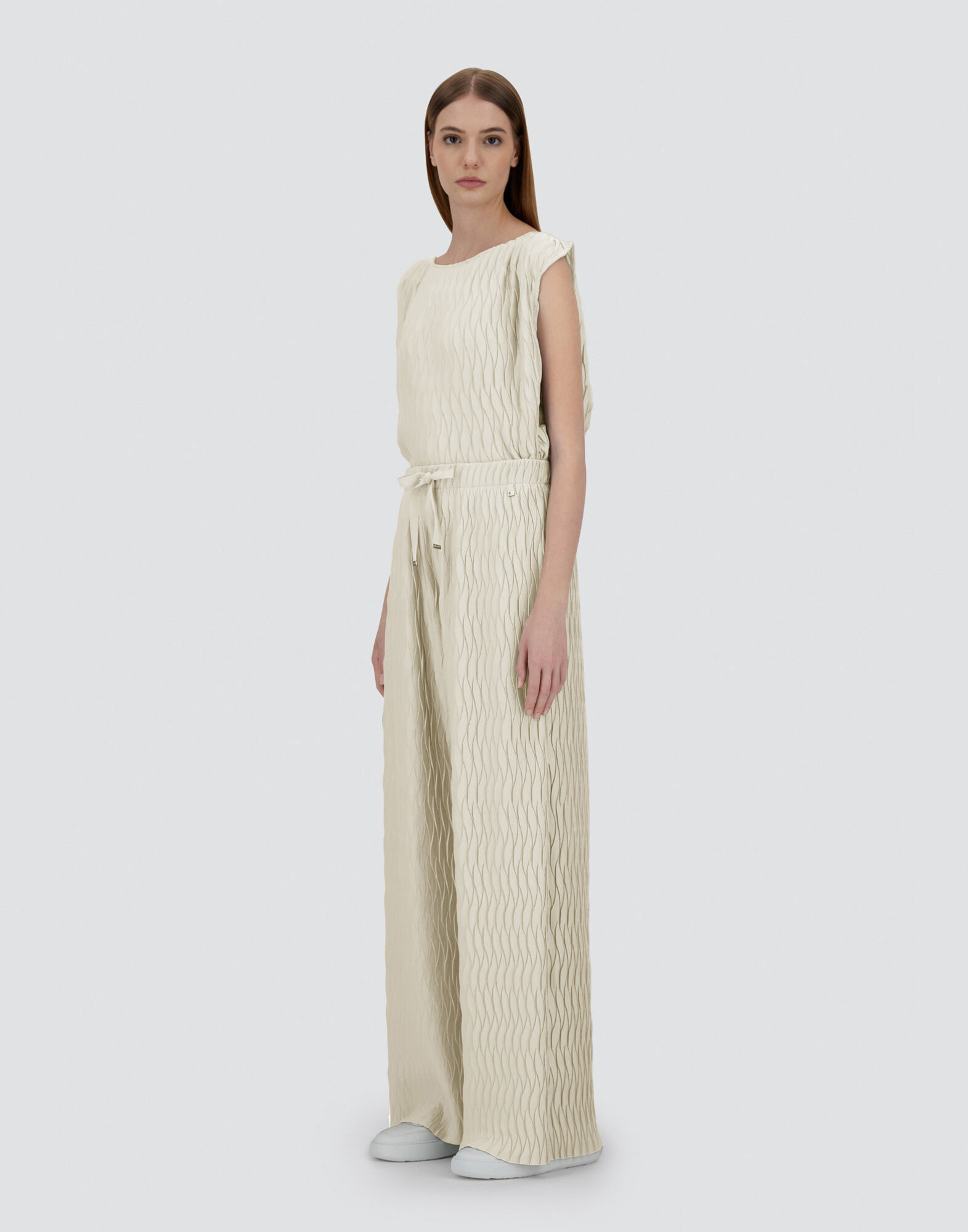 TROUSERS IN WRINKLED EFFECT