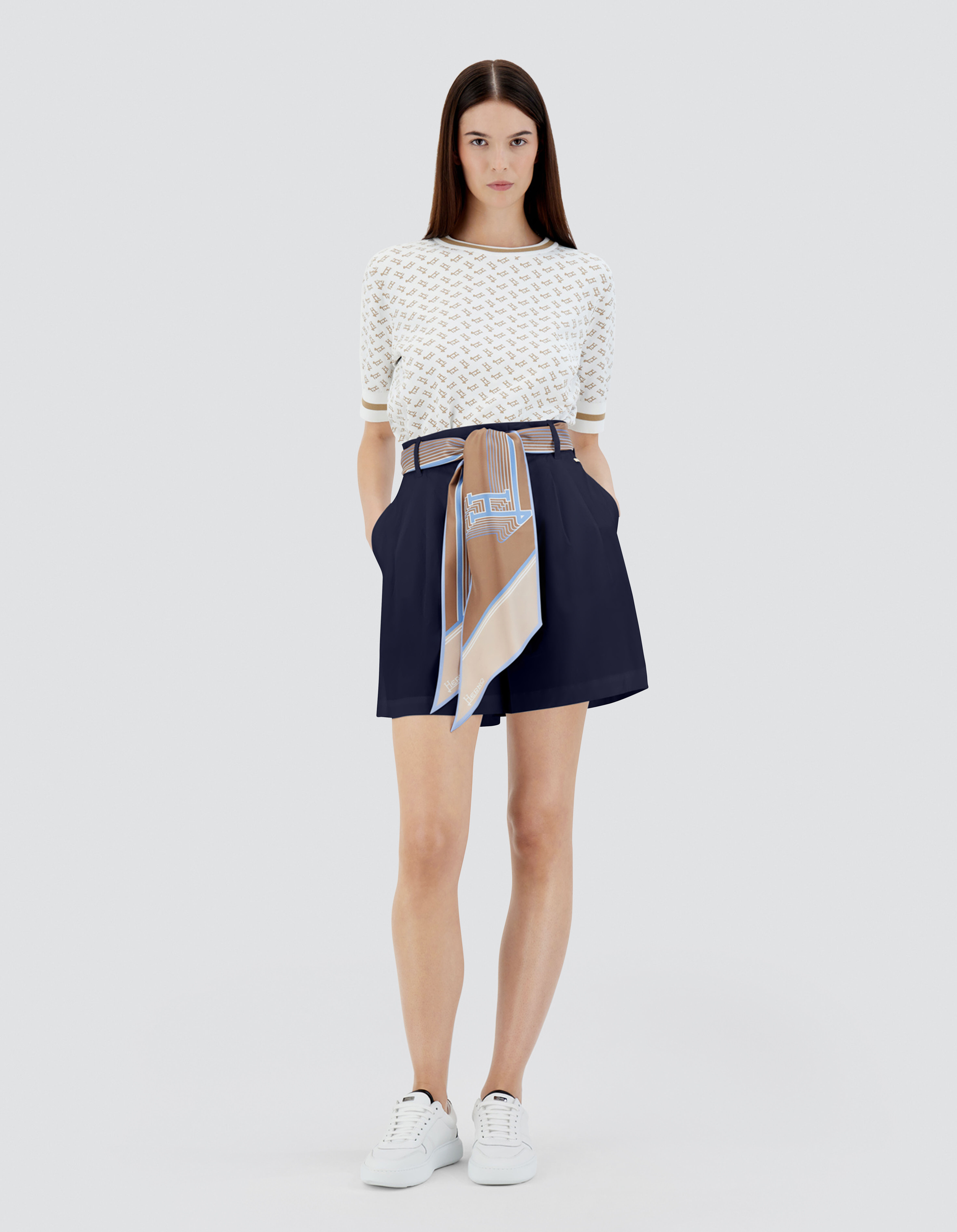 LIGHT COTTON STRETCH SHORTS