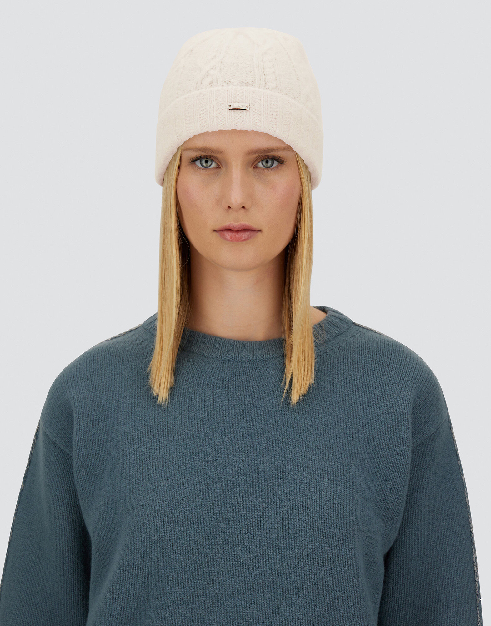RESORT BEANIE IN CABLE KNIT ALPACA WOOL