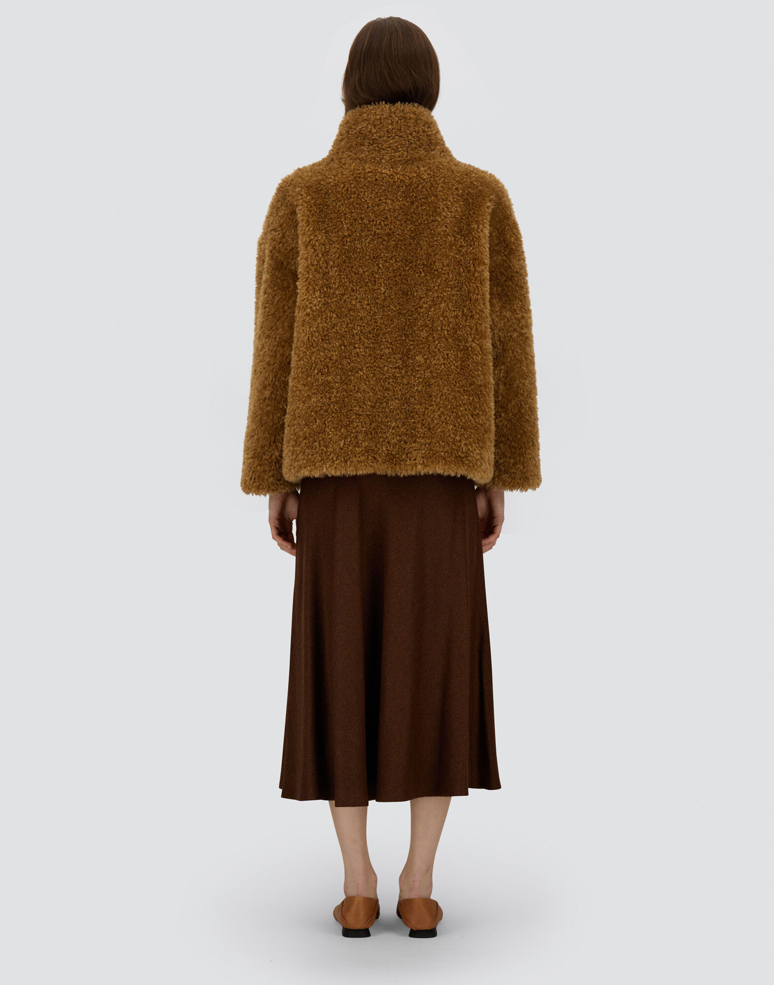 CAPE IN CURLY ALTERNATIVE FUR