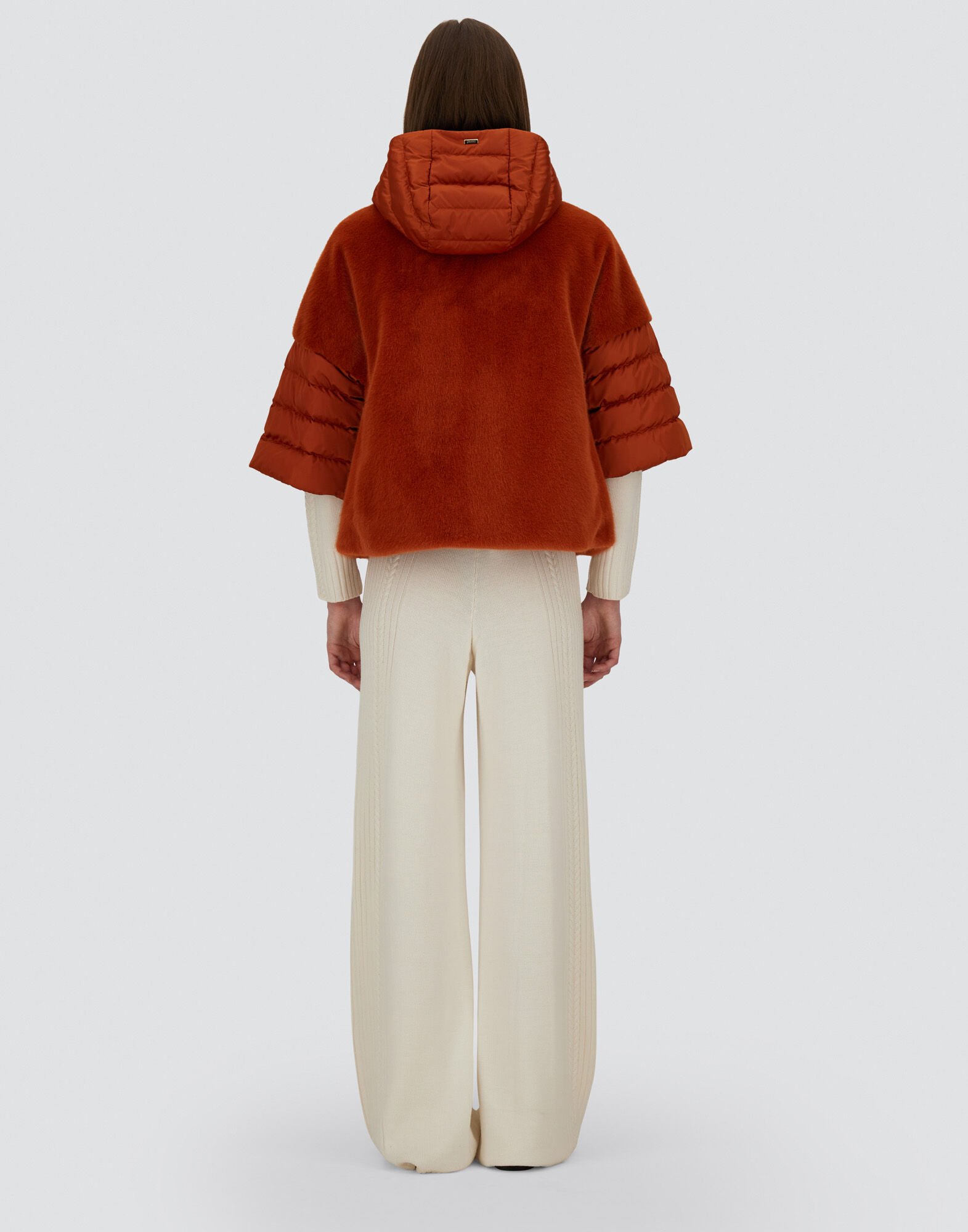 CAPE IN SATIN AND LADY ALTERNATIVE FUR