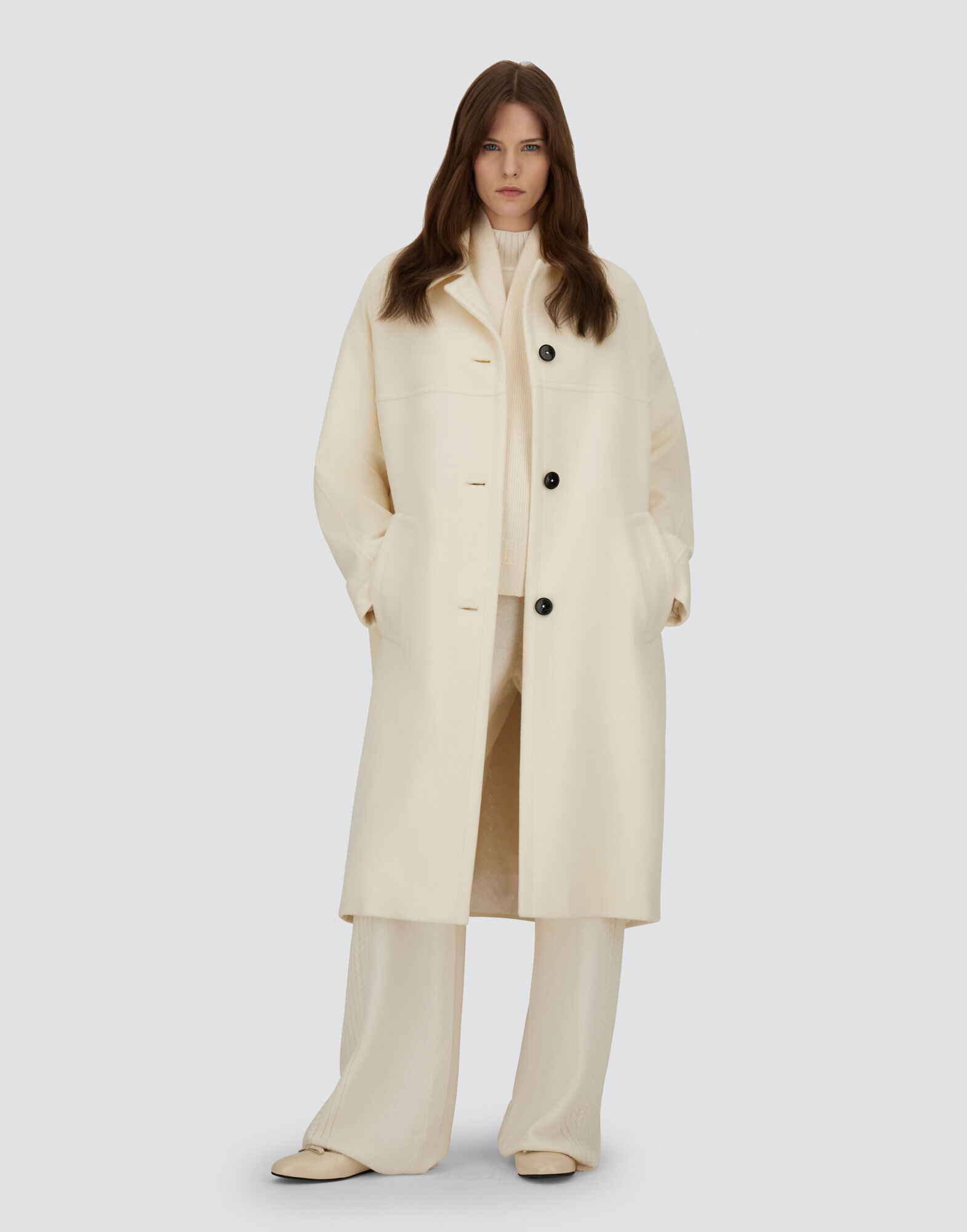 COAT IN LUXURY WOOL