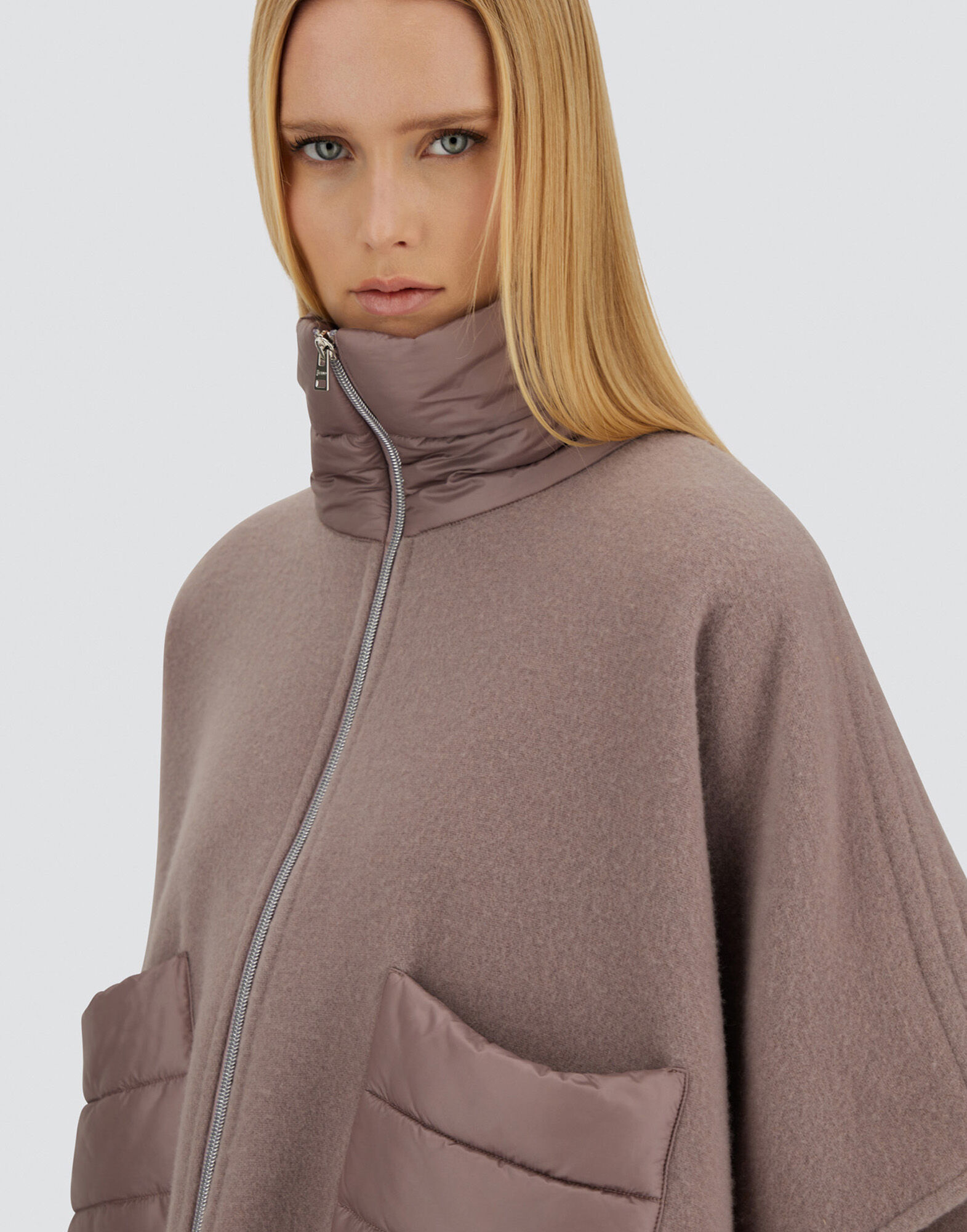 RESORT SHORT PONCHO IN WARMY CASHMERE WOOL & NYLON ULTRALIGHT