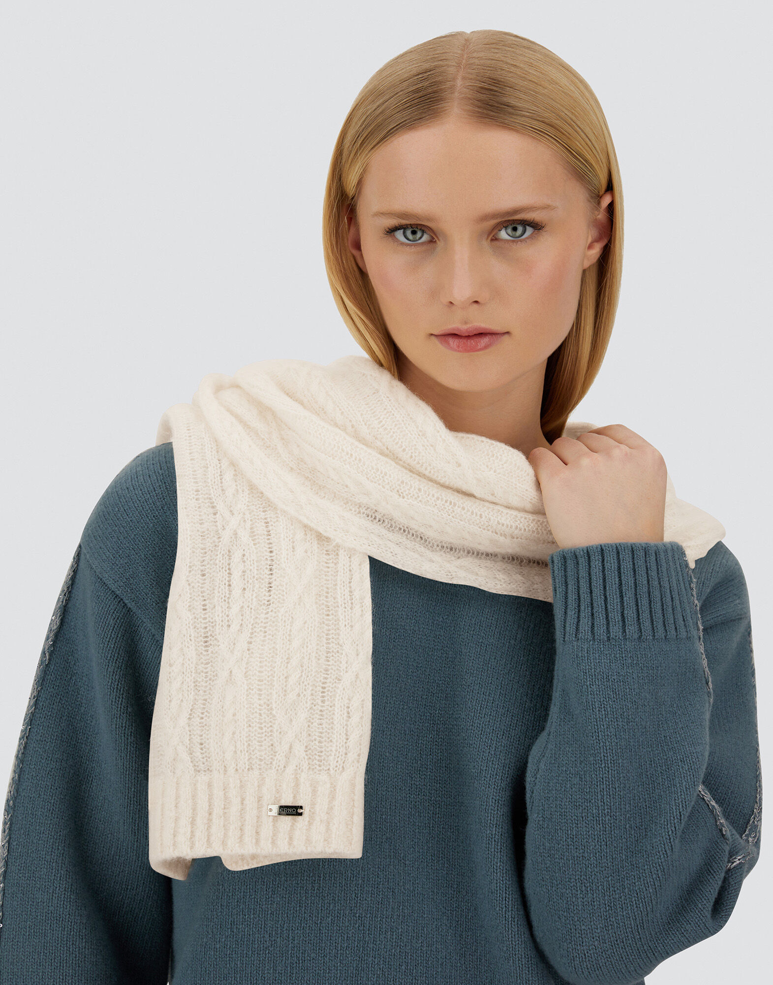 RESORT SCARF IN CABLE KNIT ALPACA WOOL