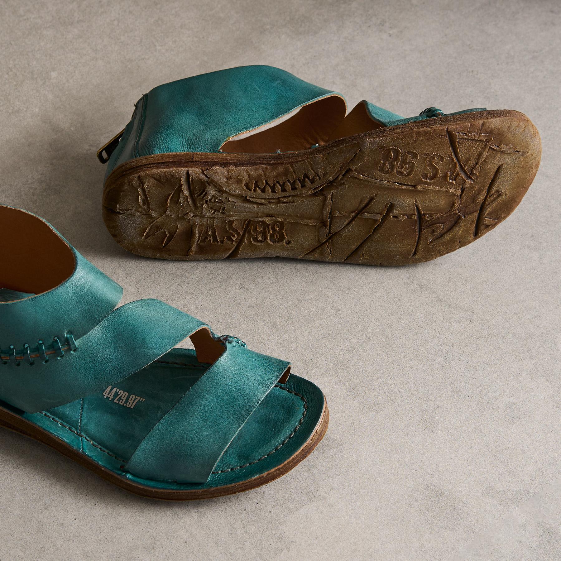 Party Wave Sandals
