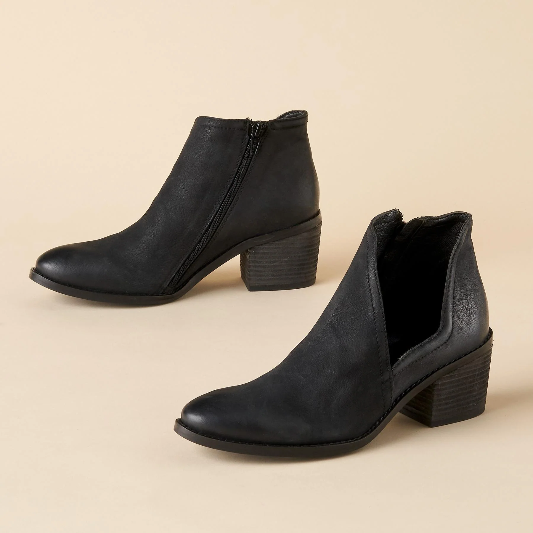 Acajou Booties