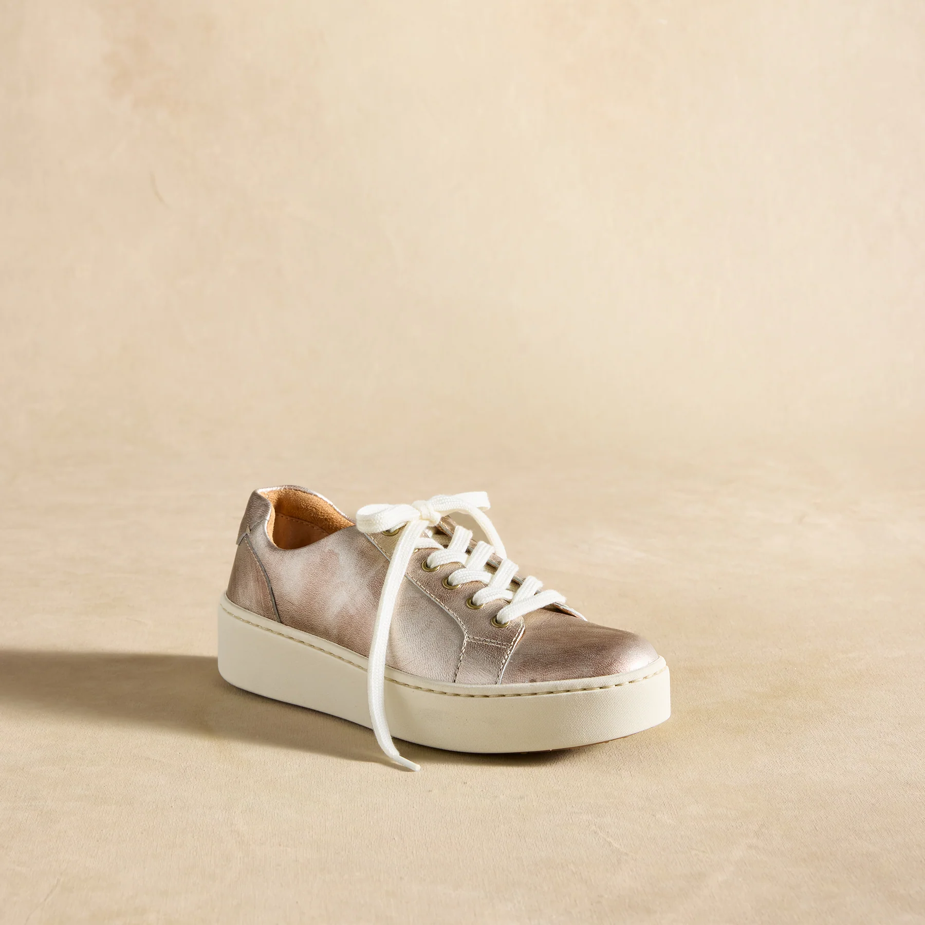 Mira Sneakers