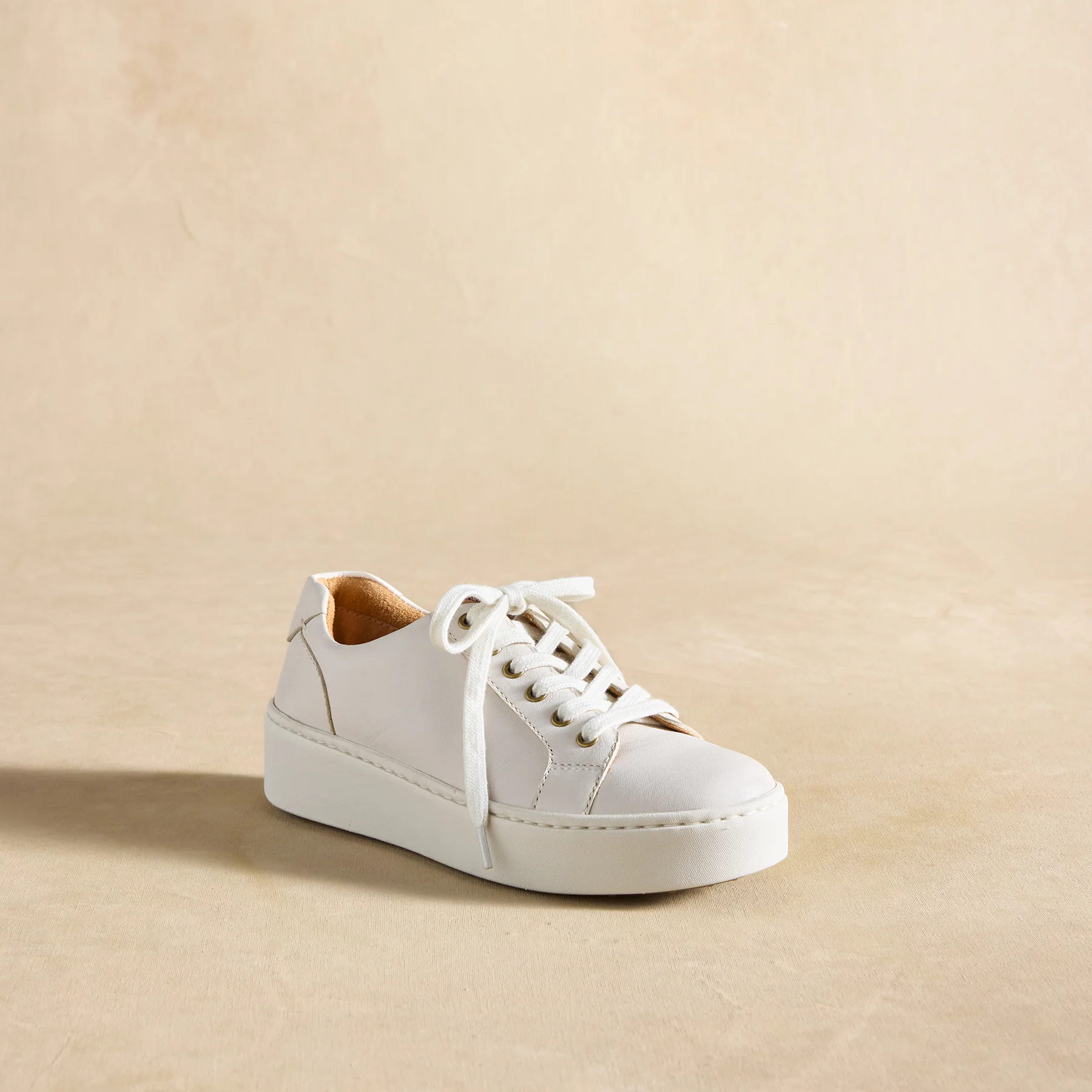 Mira Sneakers