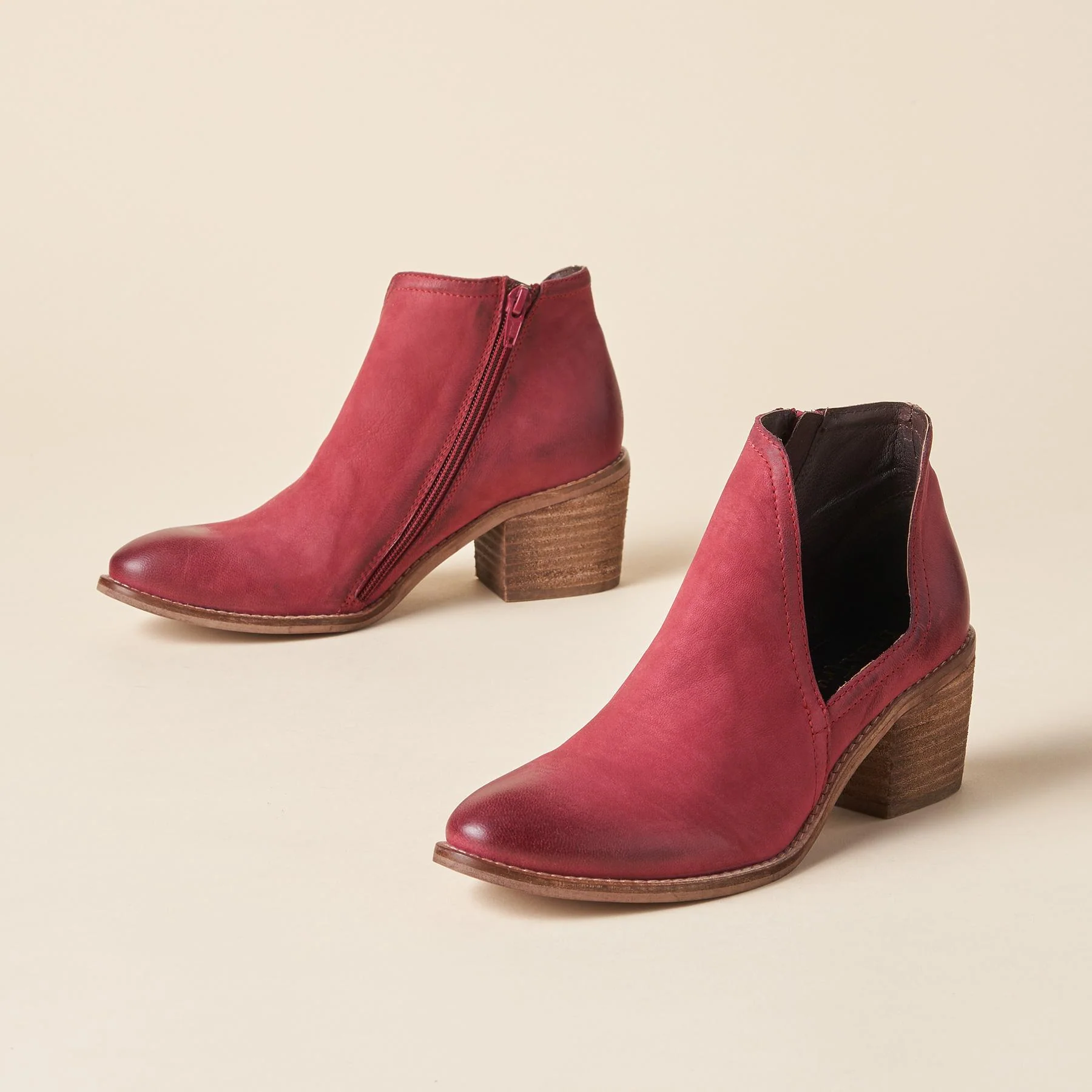 Acajou Booties
