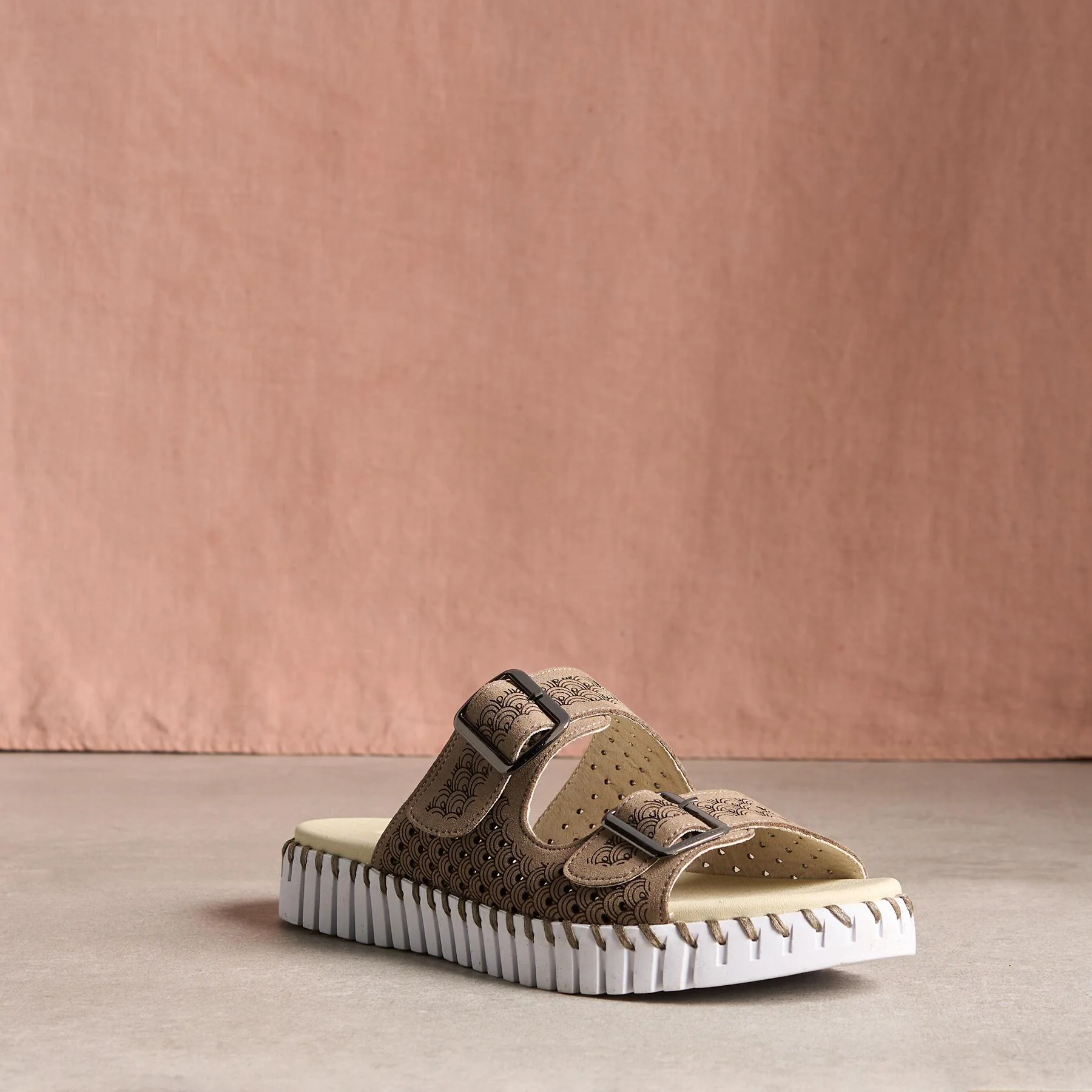Kumo Sandals