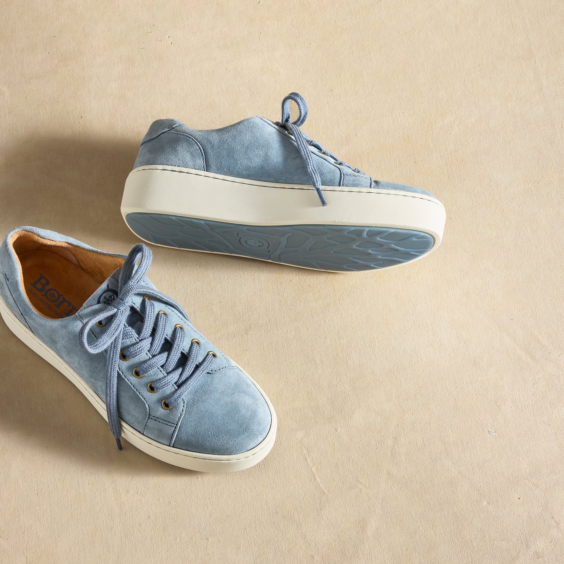 Mira Sneakers