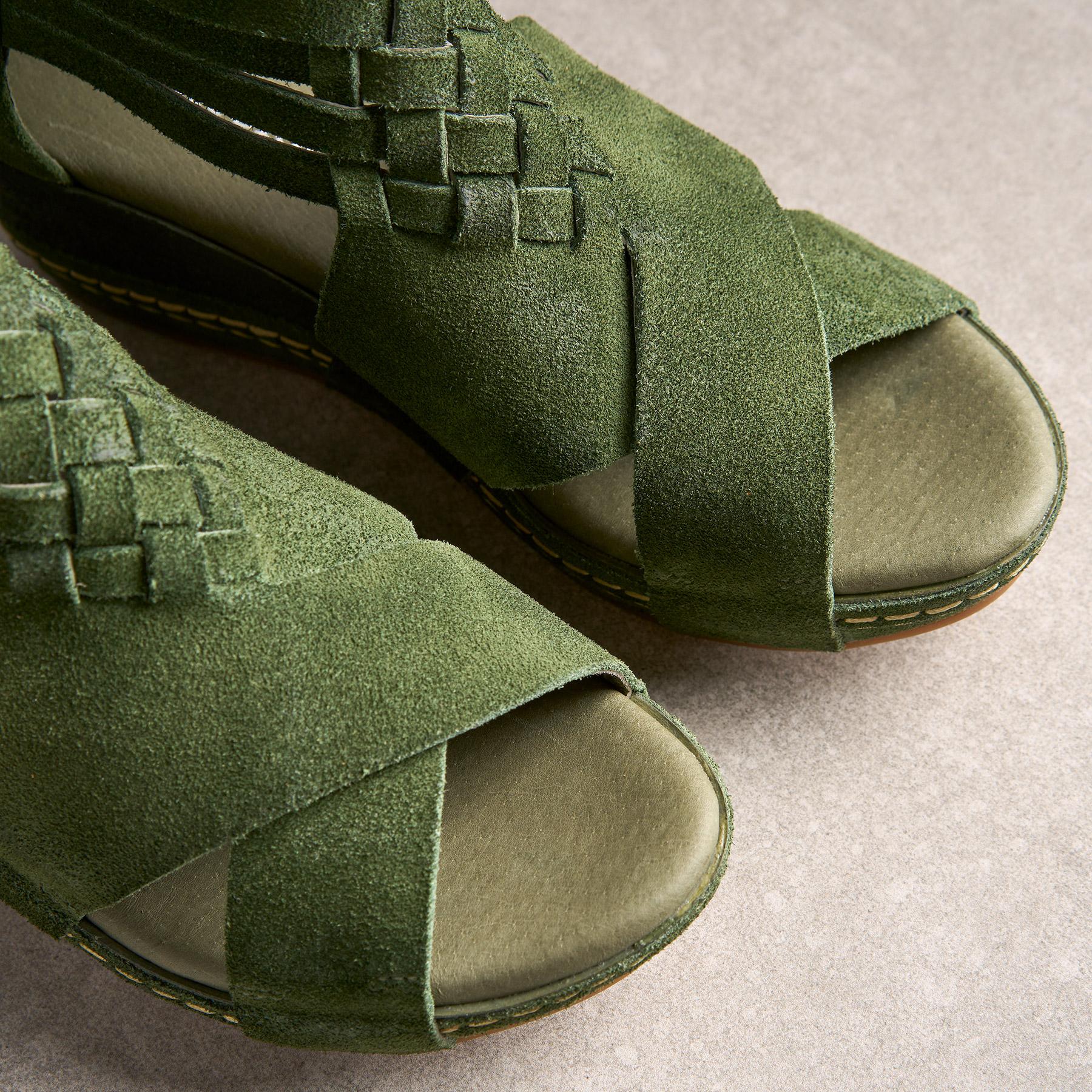 Rowena Wedges