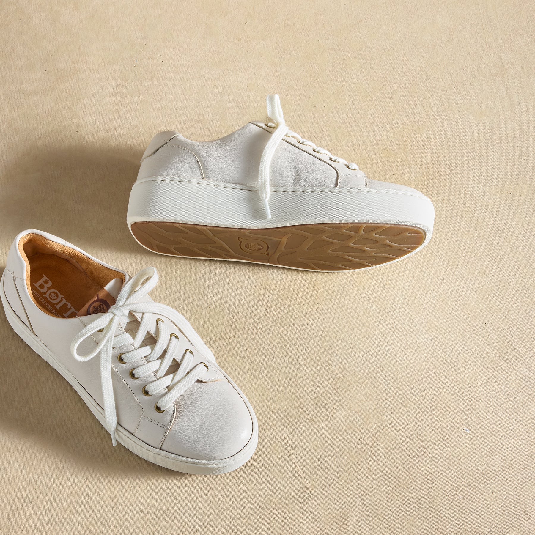 Mira Sneakers