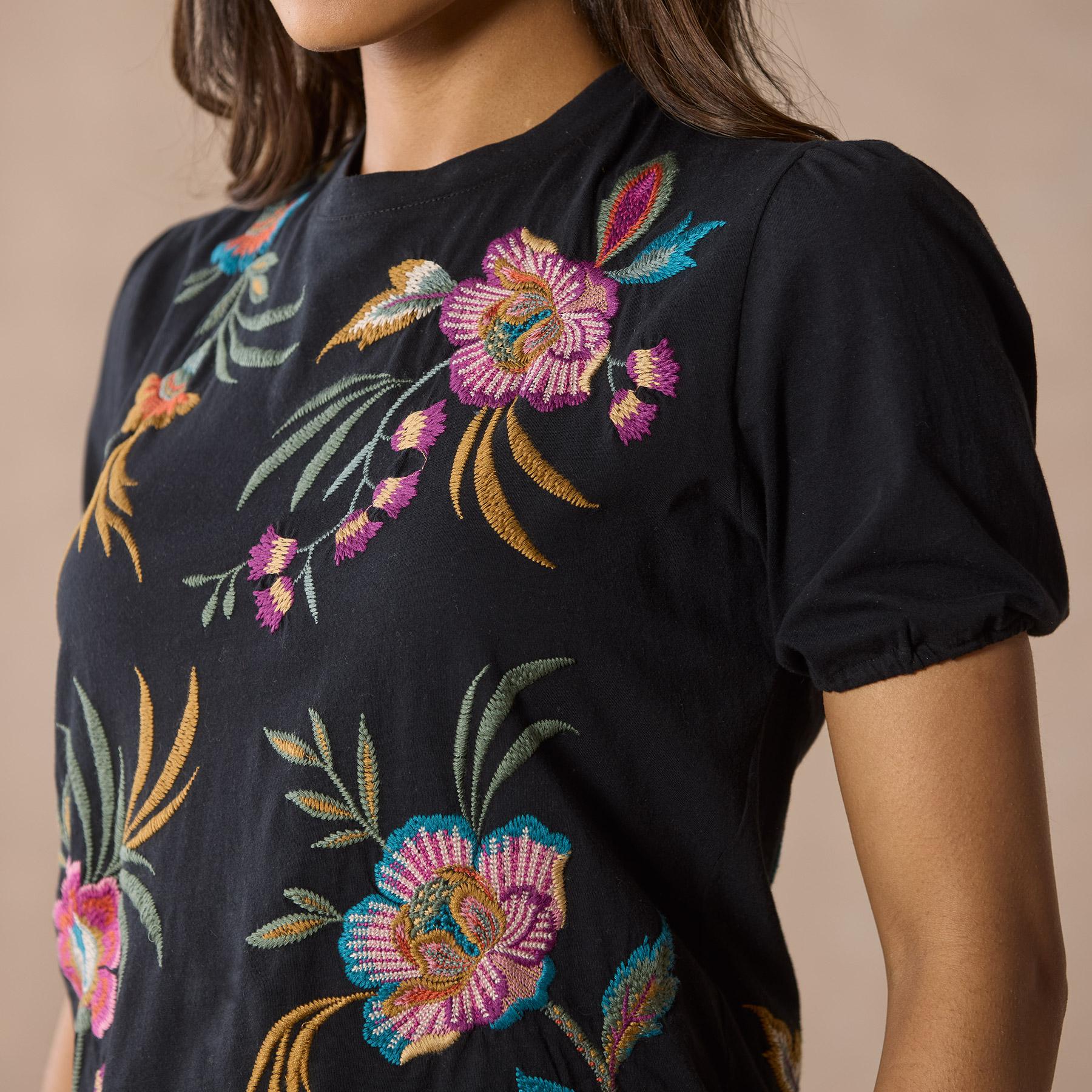 Sidonia Tee