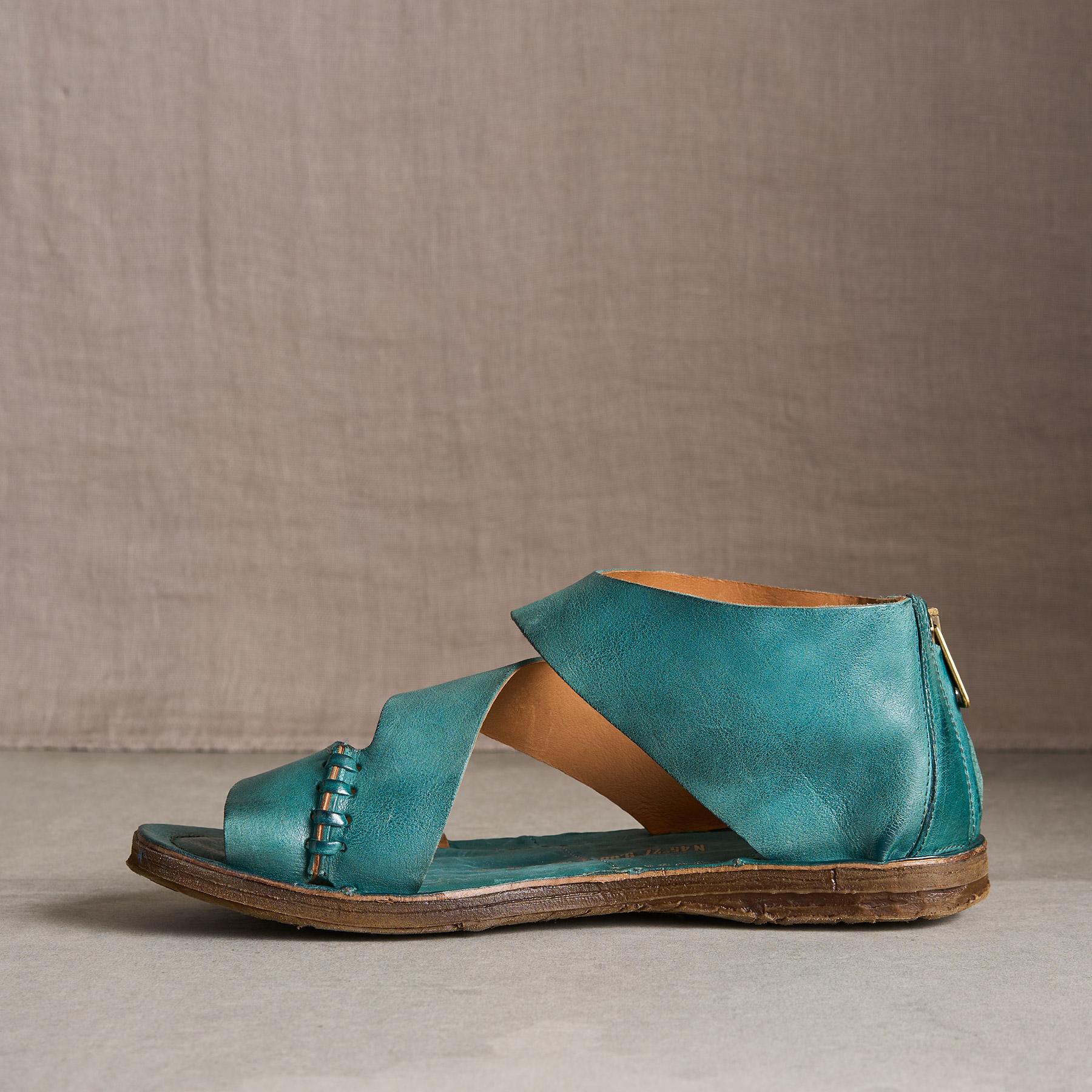 Party Wave Sandals