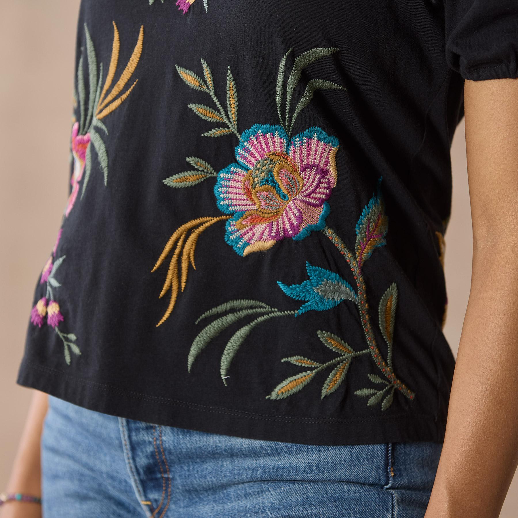 Sidonia Tee