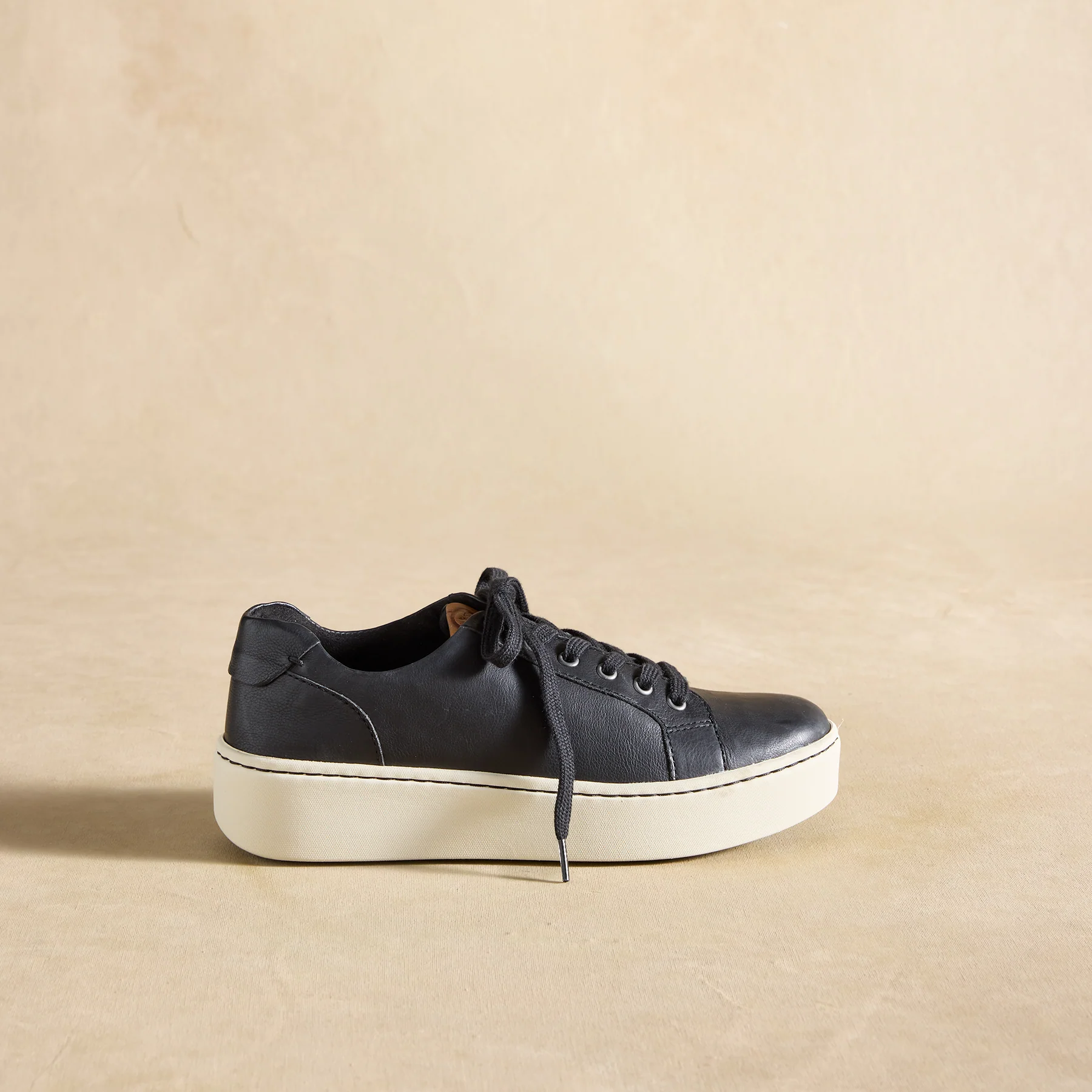 Mira Sneakers