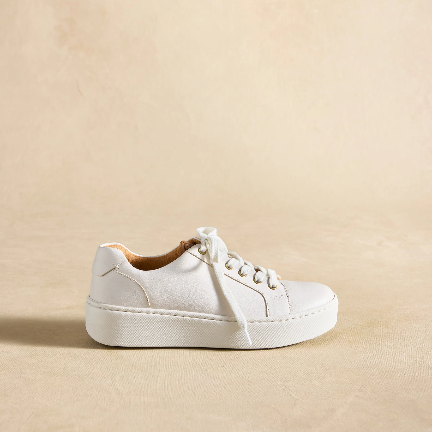 Mira Sneakers