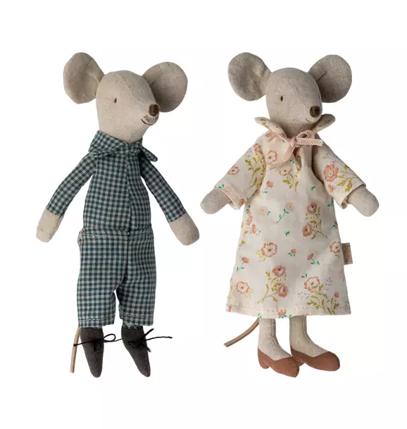 Grandma & Grandpa Mice in Cigarbox