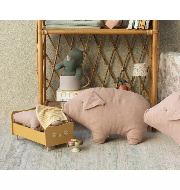 Polly Pork, Medium