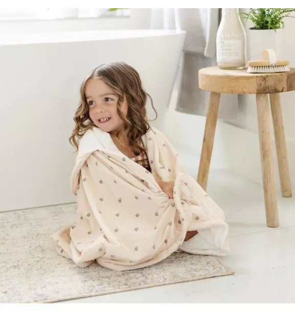 Hooded Towel in Tulip