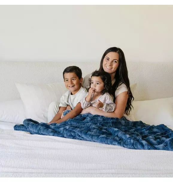 Patterned Faux Fur Throw Blanket in Indigo