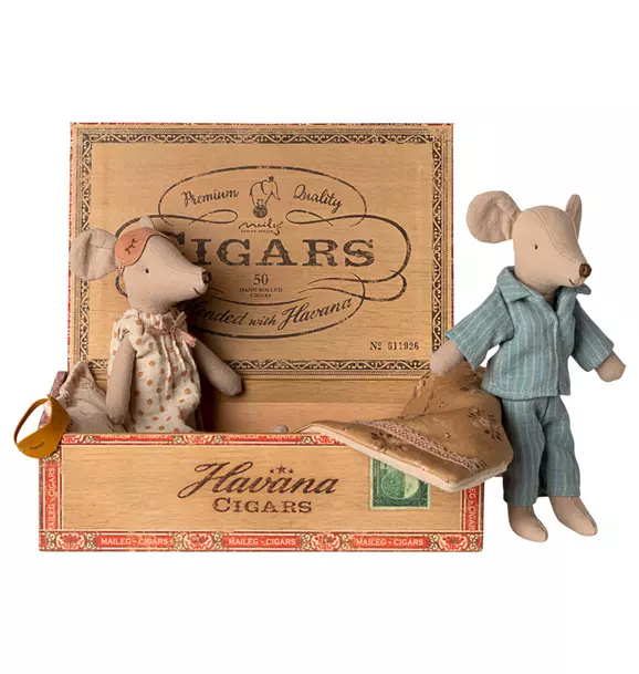 Mum & Dad in cigarbox