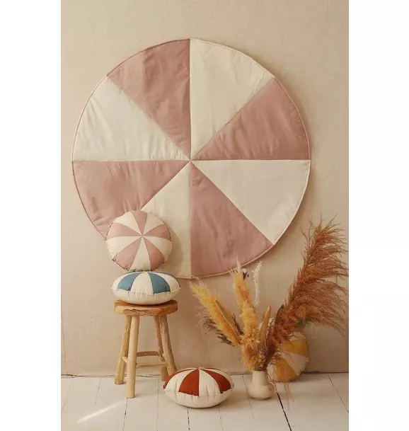 “Powder Candy” Round Patchwork Mat