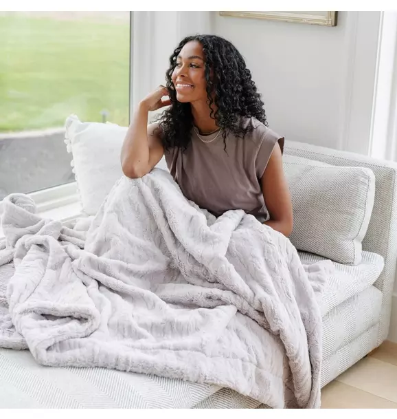 Patterned Faux Fur Throw Blanket in Feather