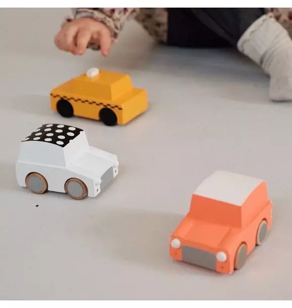 Kuruma Wooden Wind-Up Toy Car - Natural