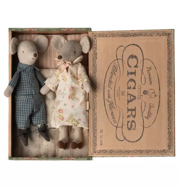 Grandma & Grandpa Mice in Cigarbox