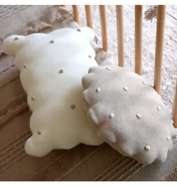 Knitted Cushion Biscuit Ivory