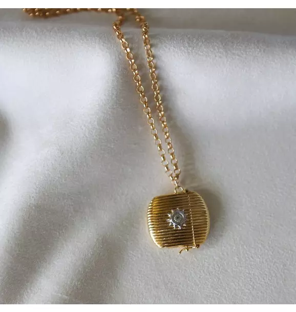 Ribbed Vesta Case Necklace