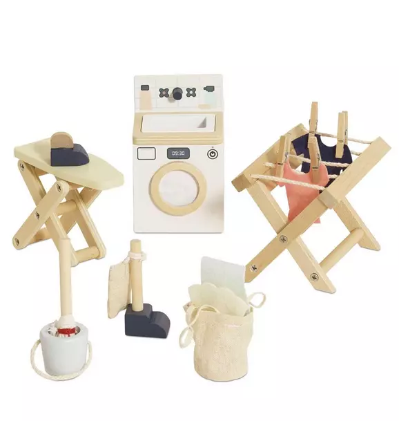 Wooden Dolls House Laundry Room - 16 Piece