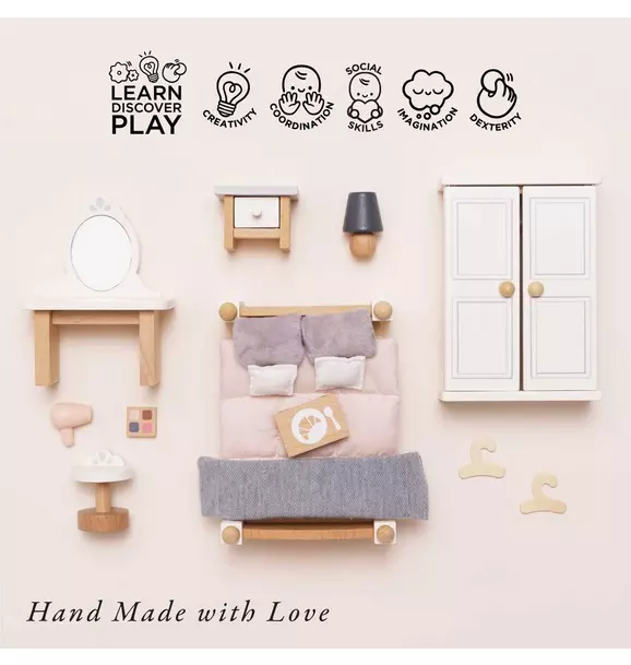Wooden Dolls house Bedroom - 19 Piece